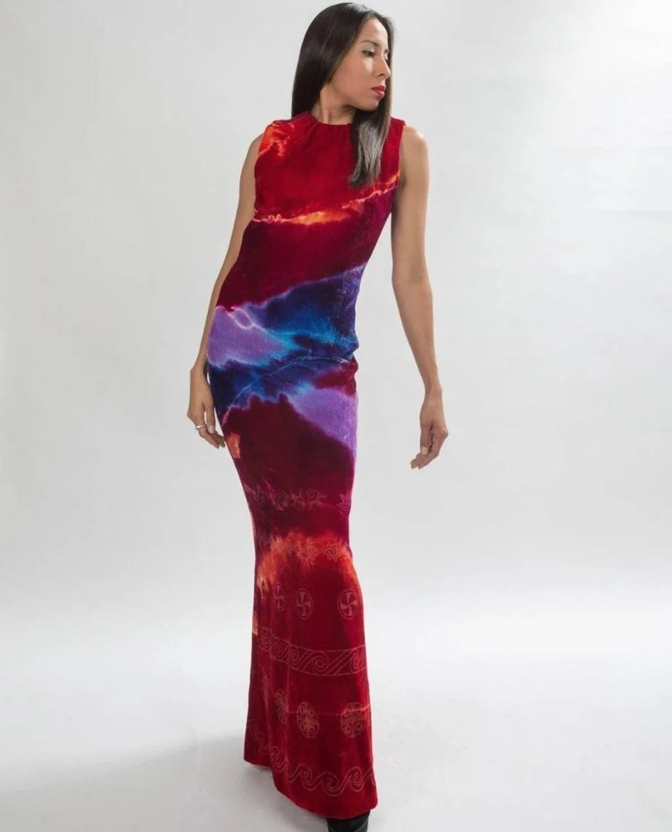 How about a little glamor to spice up your midweek timeline? ⁠
⁠
This one-of-a-kind velvet gown, worn by @haulisioux, features hand-painted details and laser-engraved motifs 🔥⁠
⁠
⁠
Photo: @_clintonwade⁠
.⁠
.⁠
.⁠
#nativeart #mvskoke #suncircle #buyna