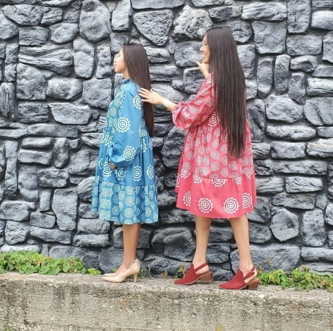 Twinning! In an classic dress style, the Sun Circles Swing Dress ☀️☀️⁠
⁠
Models: @macyloudthunder and @alize.jade⁠
Photo: @kriswilson_602⁠
.⁠
.⁠
.⁠
#mvskoke #shopsmall #buynative #indigenous #muscogee #indigenousfashion #indigenousart #nativepride #i