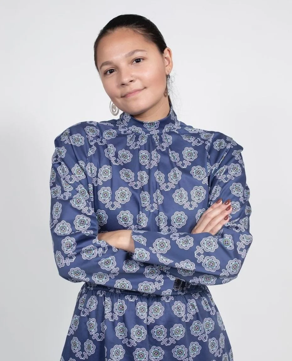 Temperatures are getting colder, and we're loving the wintery color palette of the Sunflower Maxi Dress in blue 💙☀️⁠
⁠
Model: @lorenkwaters⁠
Photo: Garett Fisbeck⁠
.⁠
.⁠
.⁠
#sunflower #textileprint #nativeart #mvskoke #buynative #muscogee #indigenou