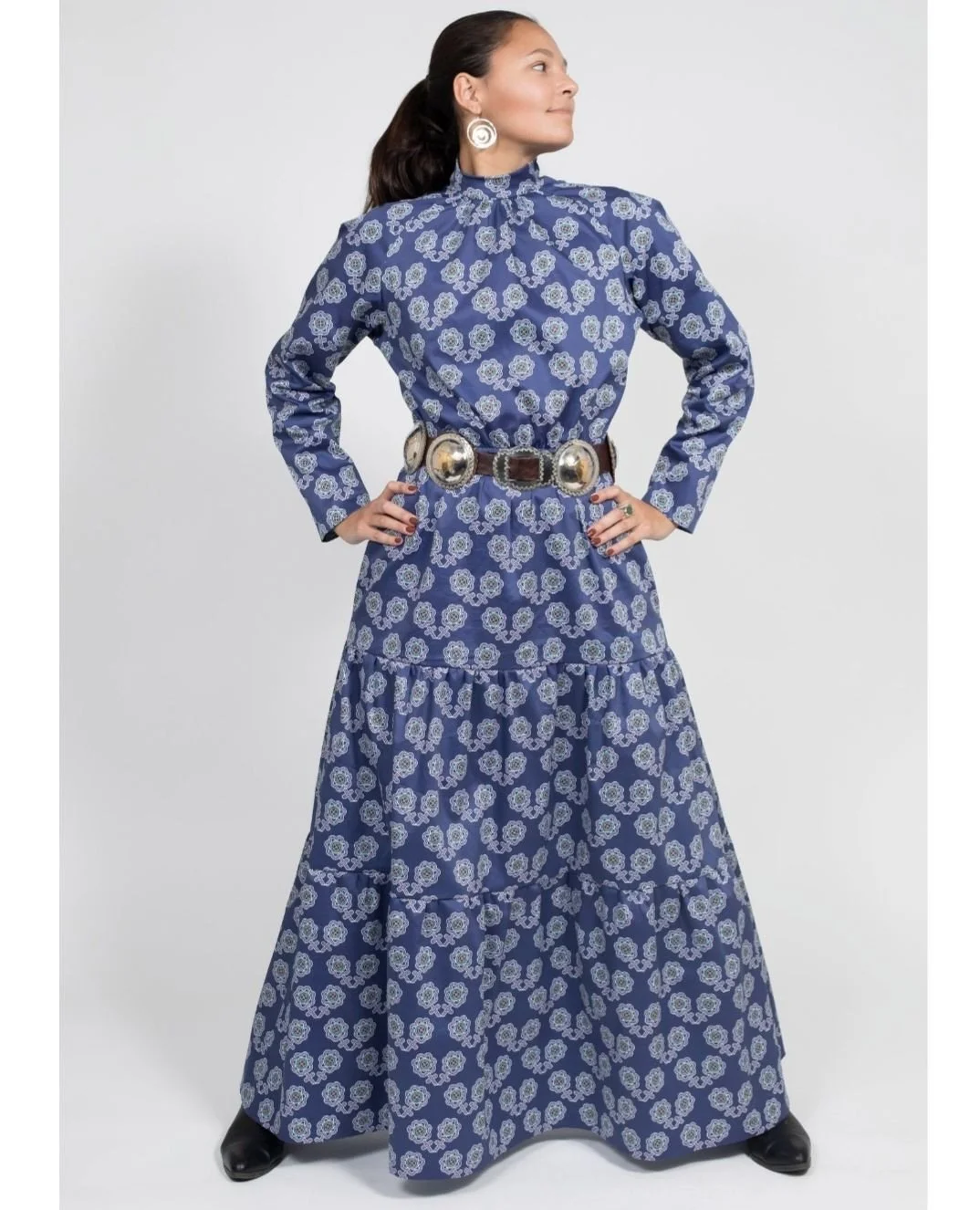 Strike a power pose in L A Deer Apparel!⁠
⁠
Filmmaker @lorenwaters modeling the cotton sateen Sun Flower Maxi Dress 💙☀️ ⁠
⁠
Photo: Garett Fisbeck⁠
.⁠
.⁠
.⁠
#sunflower #textileprint #nativeart #mvskoke #buynative #muscogee #indigenous #shopsmall #ind