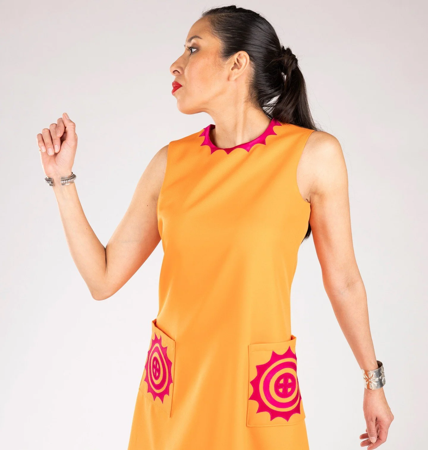 Brightening up your Friday scroll with the Sun Circles Swing Dress 🌈⁠
⁠
Model: @haulisioux ⁠
Photo: Garett Fisbeck⁠
.⁠
.⁠
.⁠
#suncircle #nativeart #mvskoke #buynative #muscogee #indigenous #shopsmall #indigenousart #indigenouswomen #indigenousfashio