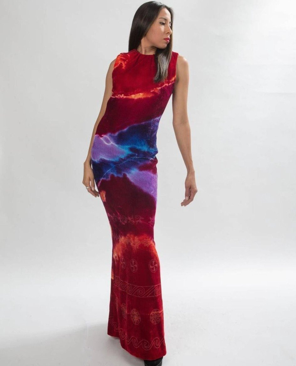 How about a little glamor to spice up your timeline? ⁠
⁠
This one-of-a-kind velvet gown, worn by @haulisioux, features hand-painted details and laser-engraved motifs 🔥⁠
⁠
⁠
Photo: @_clintonwade⁠
.⁠
.⁠
.⁠
#nativeart #mvskoke #suncircle #buynative #mu