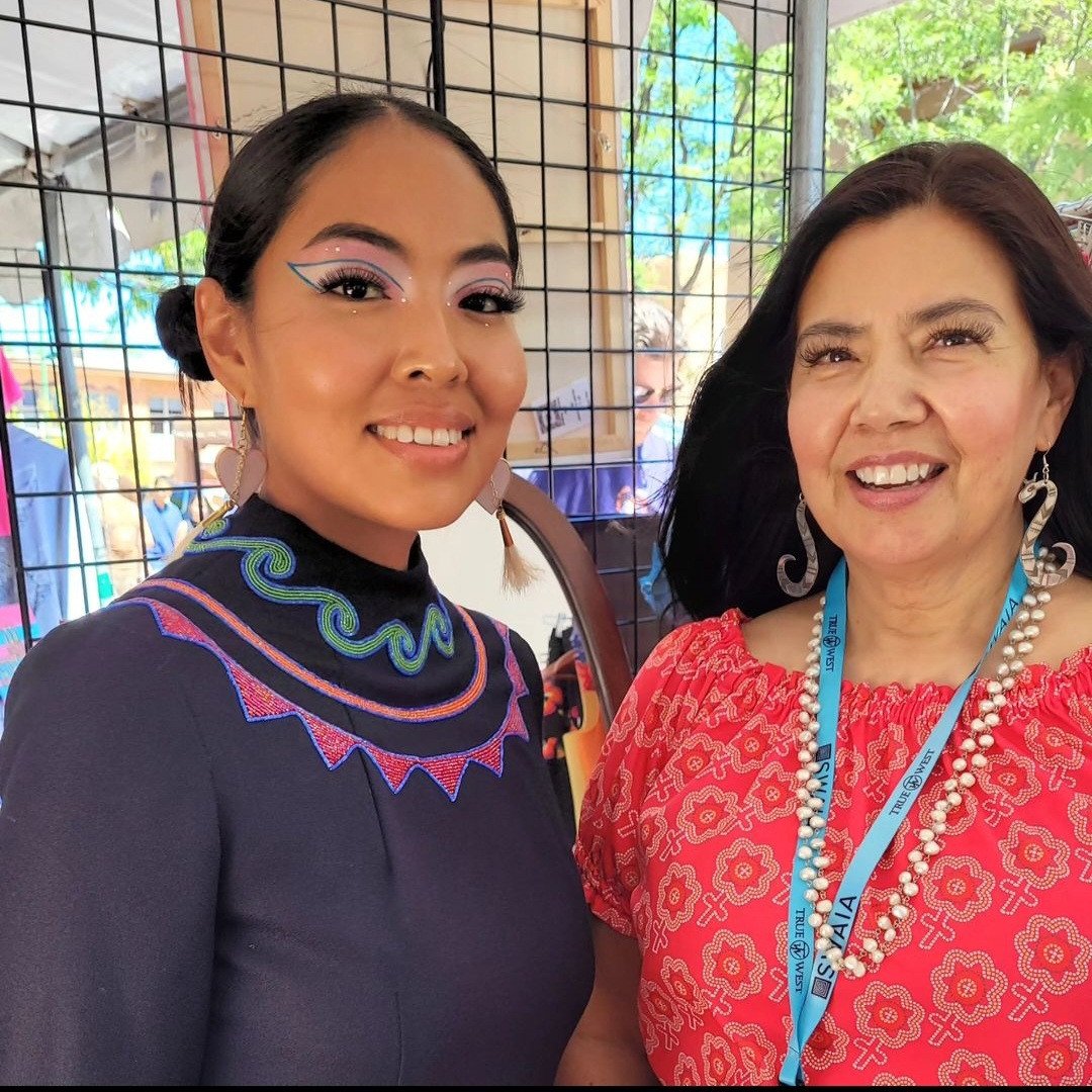 Founder Leslie Deer and @5antana_3dd, who's wearing a one-of-a-kind hand-beaded L A Deer Apparel dress ☀️⁠☀️⁠
.⁠
.⁠
.⁠
#mvskoke #shopsmall #buynative #suncircles #indigenous #muscogee #indigenousfashion #indigenousart #indigenouswomen #meetthemaker