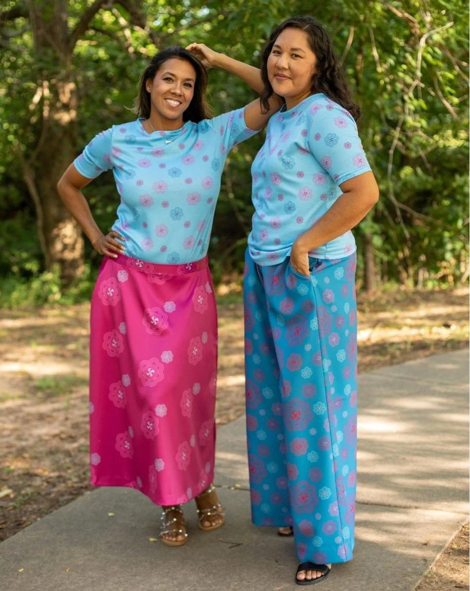 A bright, sunshiney day ☀️⁠
⁠
Models: @TDBrown75 and @kriswilson_602⁠
Photo: Garett Fisbeck⁠
.⁠
.⁠
.⁠
#supportindigenous #suncircle #textileprint #nativeart #mvskoke #buynative #muscogee #indigenous #shopsmall #indigenousart #indigenouswomen #indigen