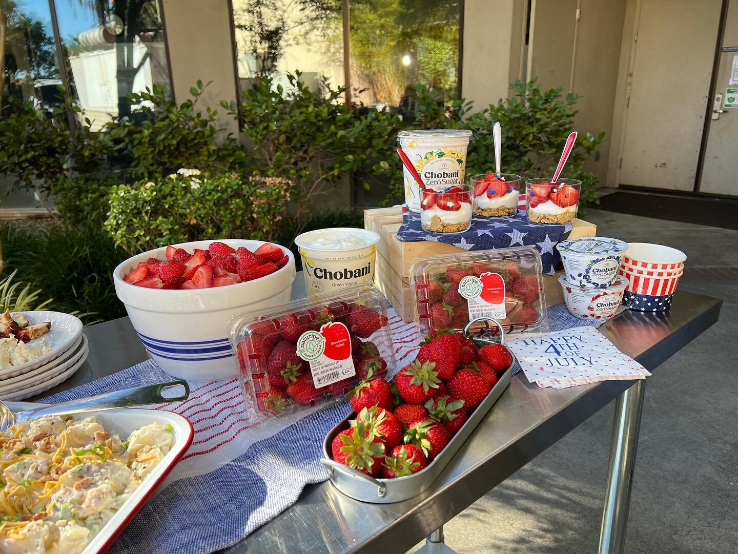 More 4th of July fun coming up on My58! I&rsquo;m hanging out on the patio with @chobani and @naturipe tune in to check out these tasty recipes! Recipes are at idofood.com. #idofood #naturipe #chobani #sweetspicy #speedscrath