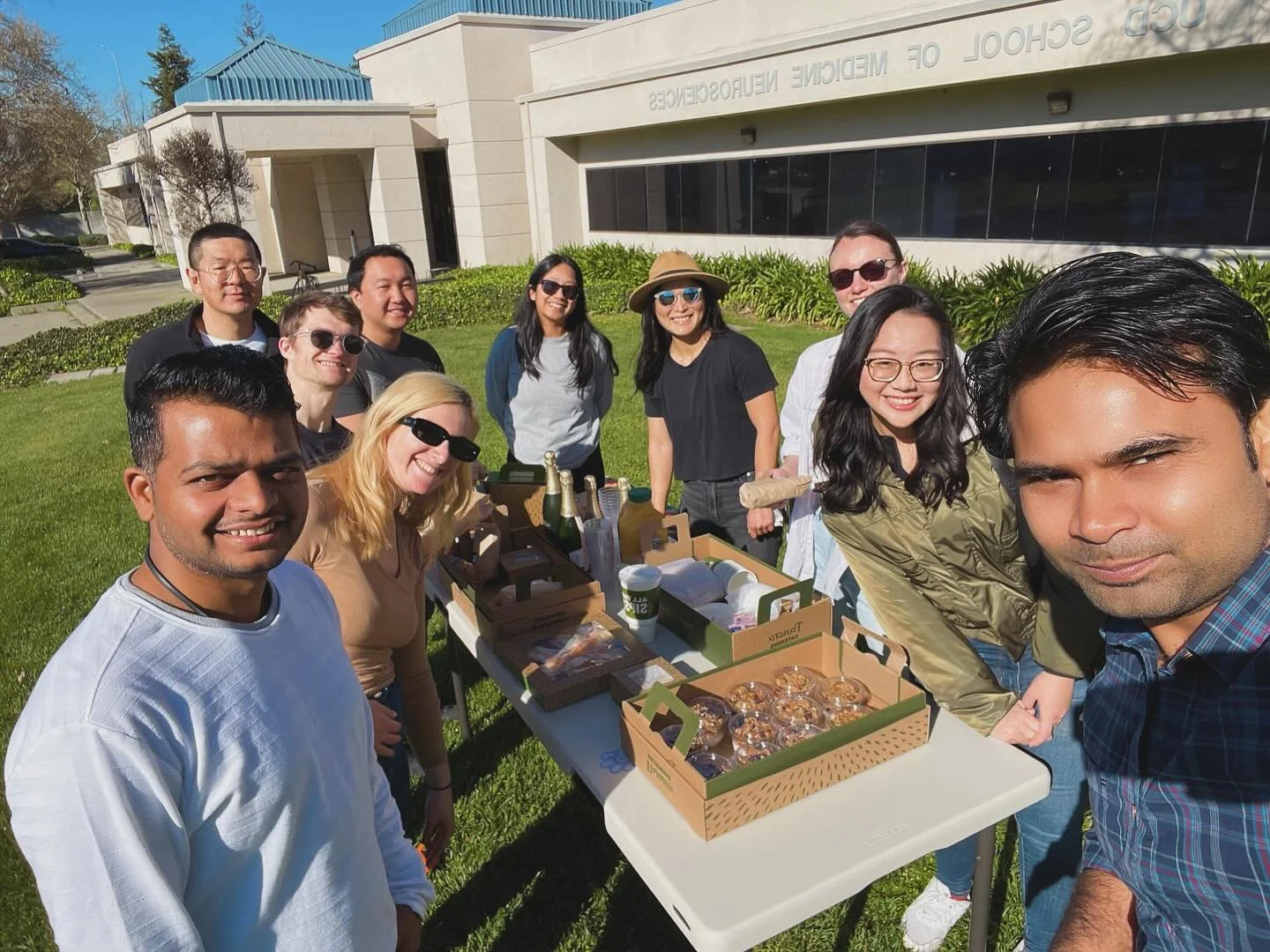 As we march towards May, here’s a Kim Lab Celebration post for awesome things lab members have achieved the past few months since January!!! (Pictures show lab celebrating via brunch on grass sponsored by Tina!) 
Congratulations to 
1. ⭐️Run!