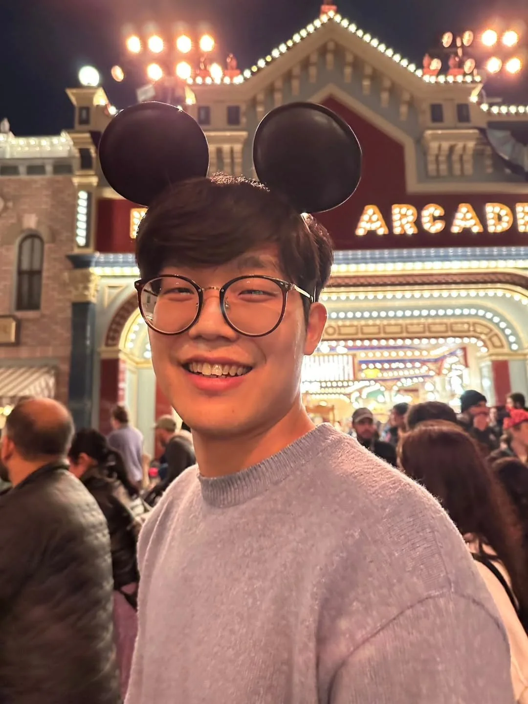 Doyeon has been part of the lab for a month already but it's never too late to welcome him officially on our IG! 
Our newest postdoc Doyeon Kim!
Doyeon completed his B.S. in Chemistry at KAIST and his Ph.D. in Chemistry at Harvard University. His w