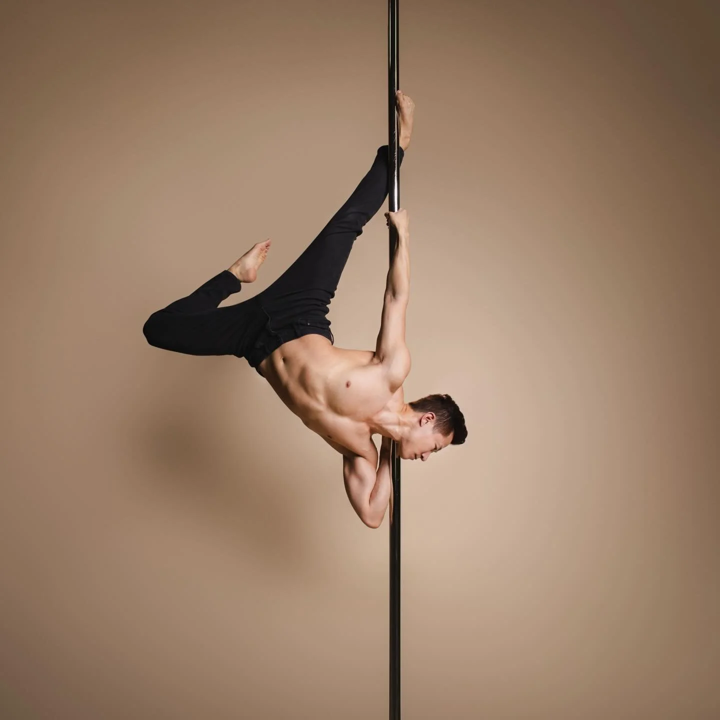 New instructor alert💕 welcome @chris.spins to the studio teaching pole on Saturdays and Sundays! Come fly with him😘 #community #poledance #aeriformies