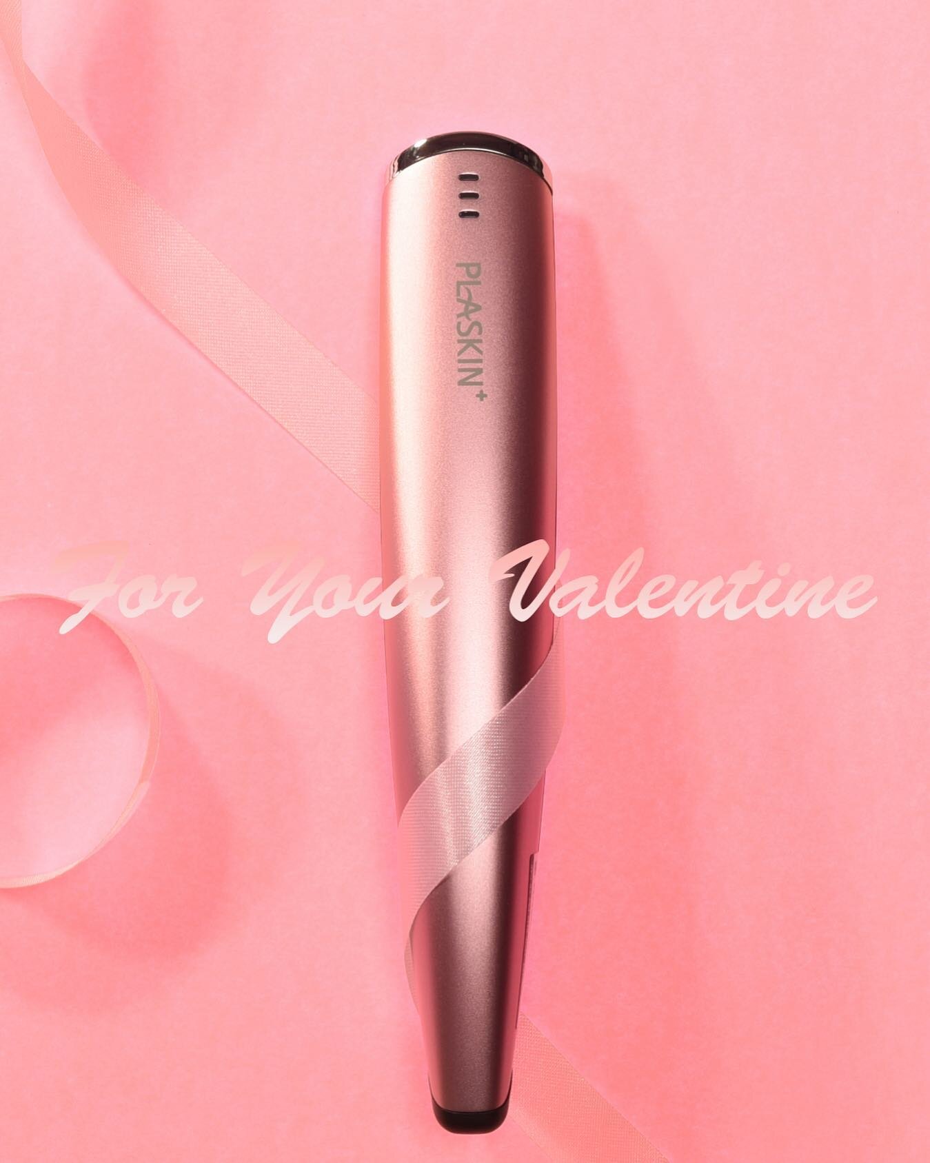 Happy Valentine&rsquo;s Day🥰
.
.

A must-have skincare device to add onto your daily skincare routine ⭐️
#plasmile #plaskin+
.
.
.
.
.
.
.
#antiageing #glowingskin #healthyskin #aesthetics #antiwrinkle #agingskin #skincareroutine #skincareproducts #