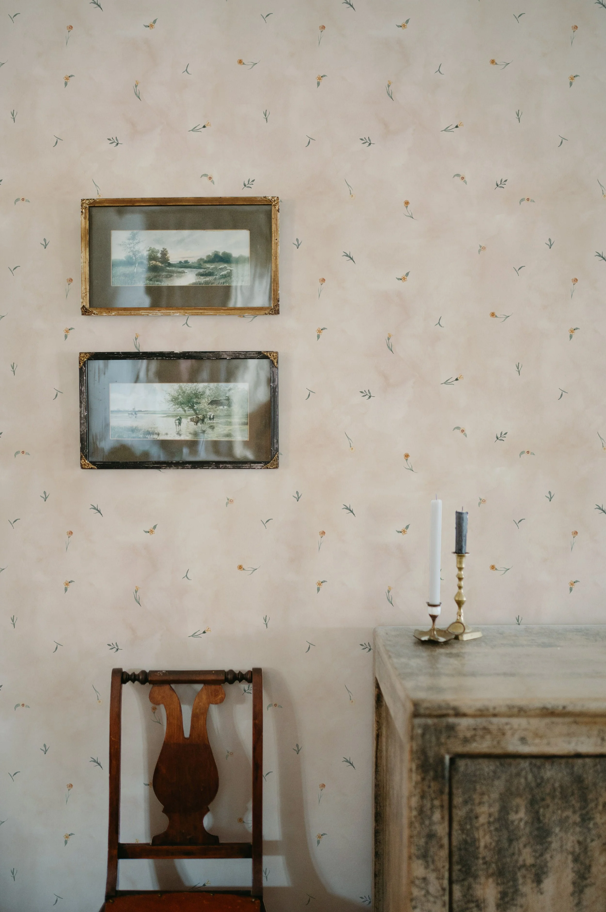wallpaper mockup - daisies.jpg
