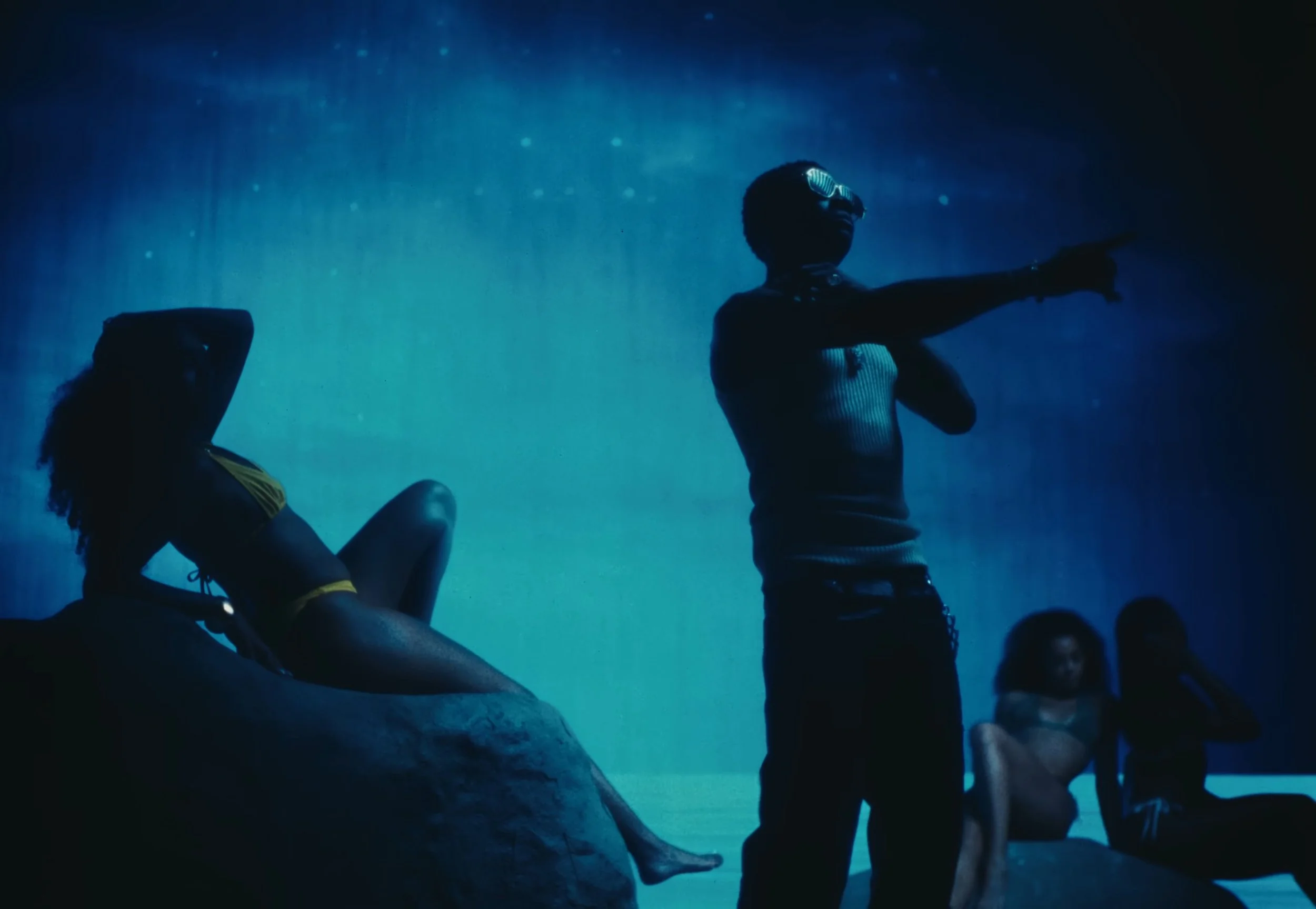 VS--YouTube-Gunna-foreverbeminefeatWizkidOfficialVideo-YouTube-1’42”.jpg