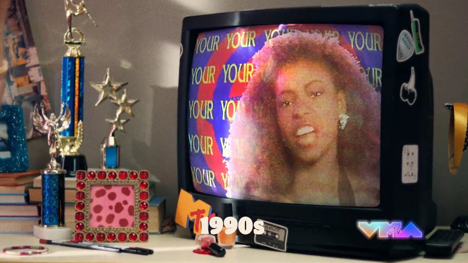 VS--TheBiggest2025VMAsAdStuntsStarringMrBeastandSabrinaCarpenter-0’08” (1).jpg