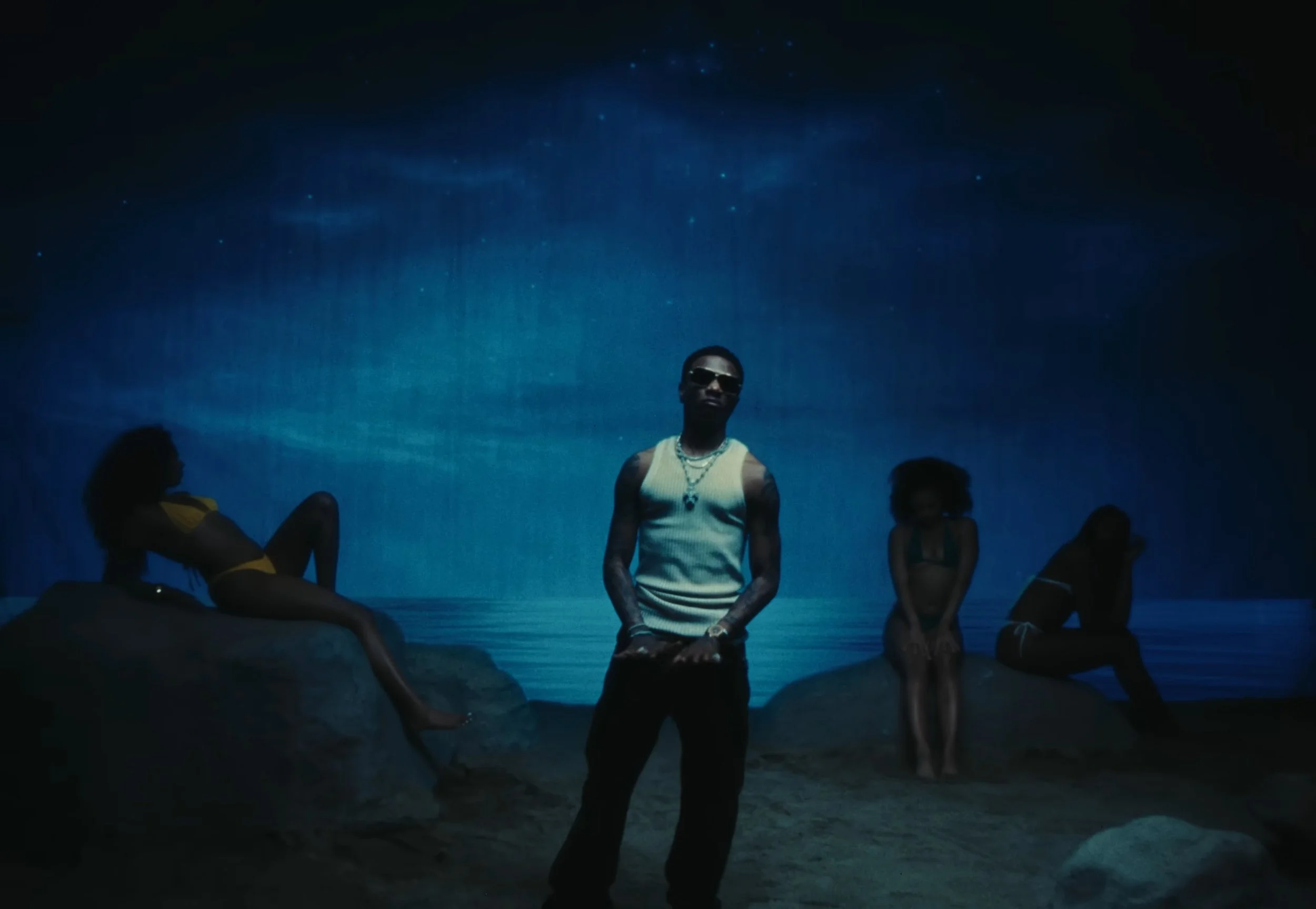 VS--YouTube-Gunna-foreverbeminefeatWizkidOfficialVideo-YouTube-1’52”.jpg