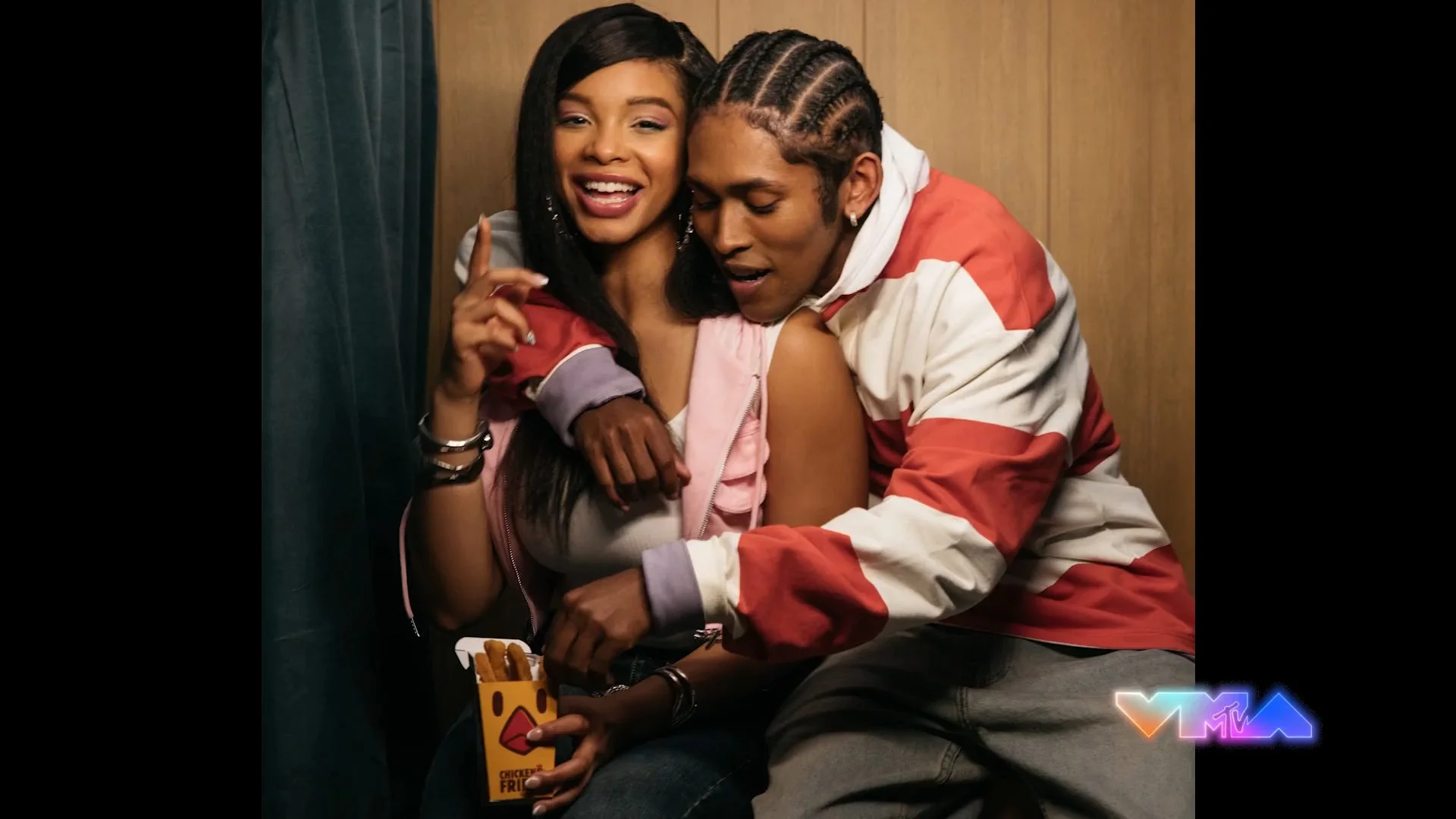 VS--TheBiggest2025VMAsAdStuntsStarringMrBeastandSabrinaCarpenter-0’45” (1).jpg