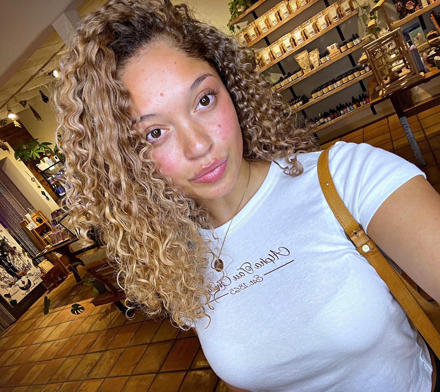 I love a good challenge!! Check out this stunning #colorcorrection on my gorgeous client @sxxylar 

She attempted a box color at home on VIRGIN hair&hellip;the results were not as pictured or expected.  Swipe for before and during our session.  Box d