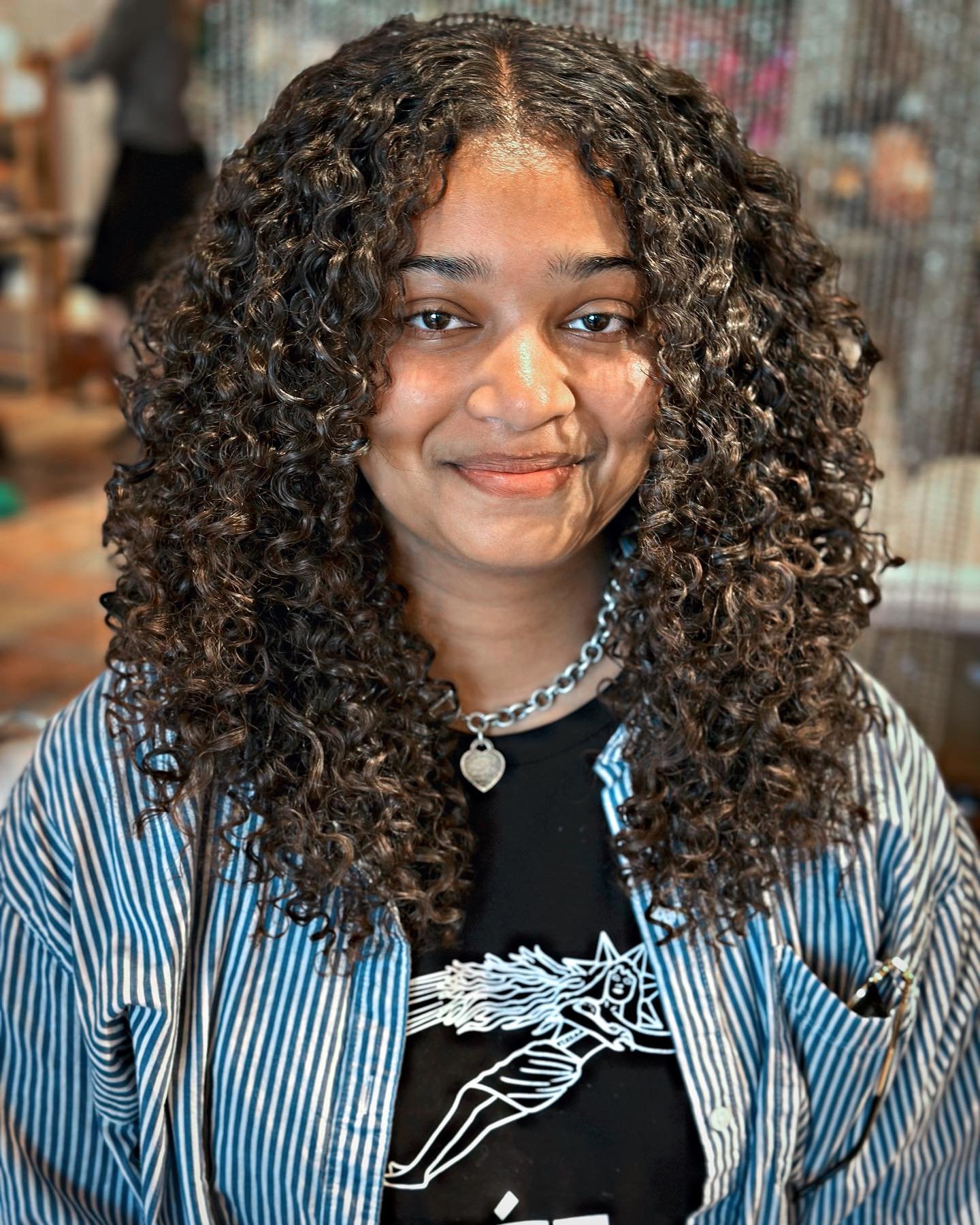 Soooo Satisfying 🌀😍 swipe for the before shot 👉🏾
.
.
.
#curlyhairhighlights #curlyhair #curls #curly #curlspecialist #naturalhair @montanaawoods