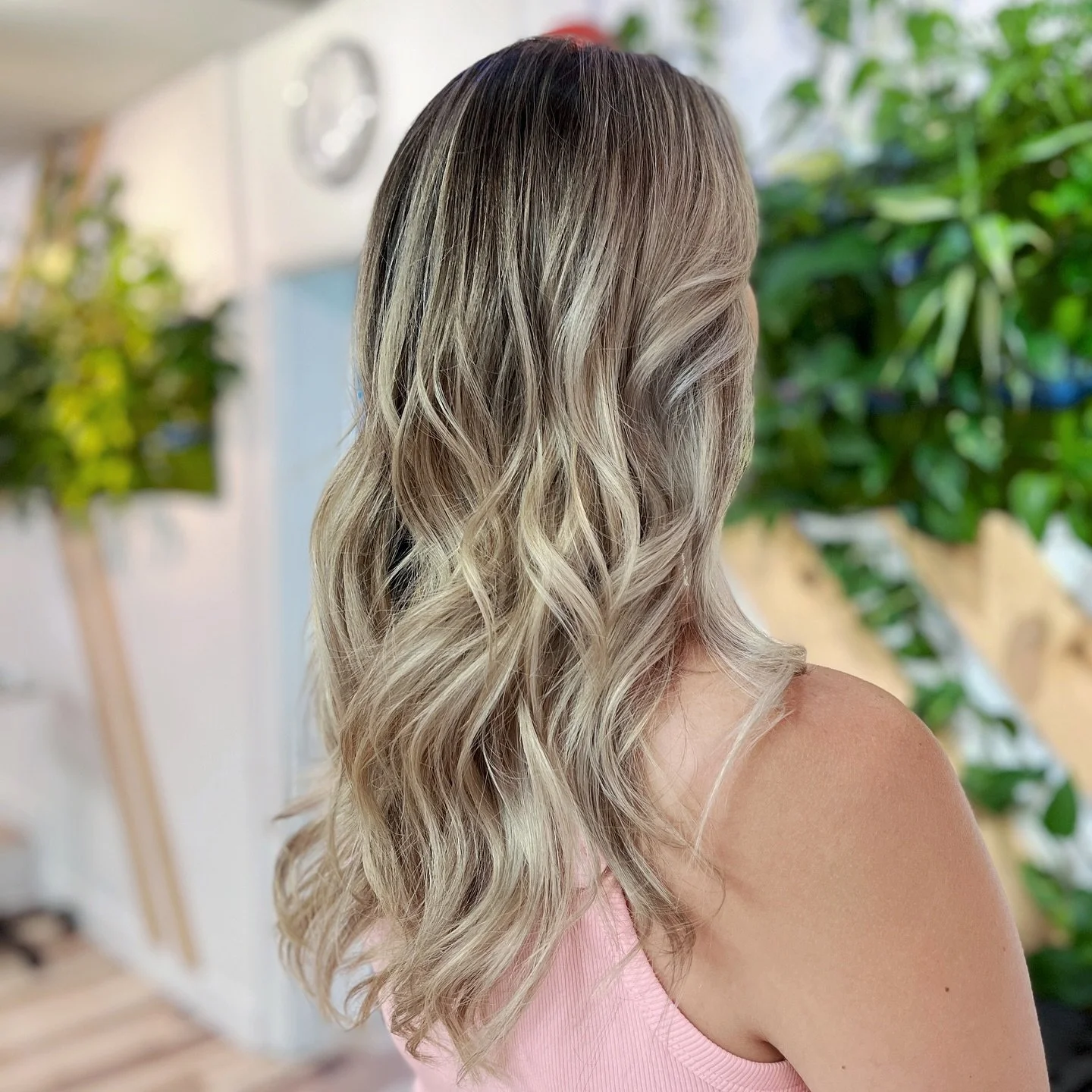 Bright Blonde for dark hair

#celestiabyceleste#celestehair#hairsalon#vancouver#yvrhair#newwestminster#balayage#blondehighlights#balayagespecialists#ashblonde#ashbalayage
