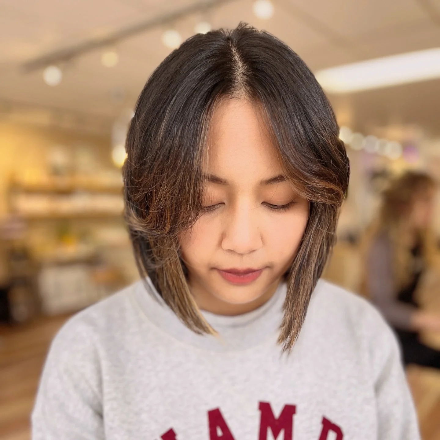 Subtle Brunette Balayage and Lob haircut🍁

#celestiabyceleste#celestehair#vancouver#newwestminsterbc#yvrhair#vancityhair#balayage#balayagespecialists#brunettebalayage#lobhaircut#longbob#curtainbangs#fallhairtrends