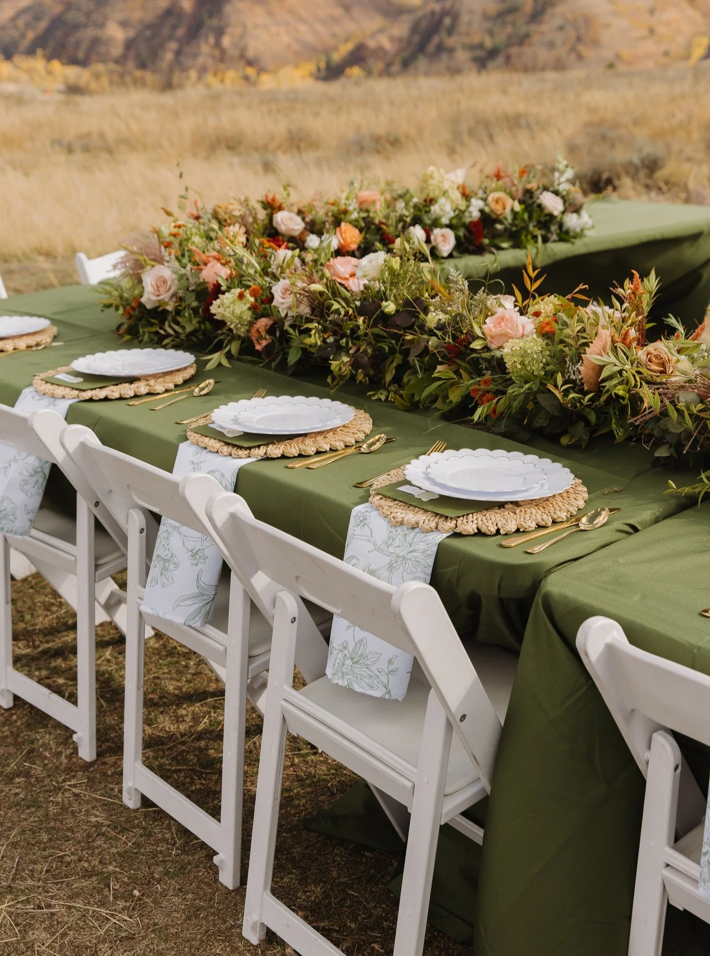 Something special about our designs as your local florist is that we use local Flowers and Foliages! 
We love supporting our local farmers!
 
These arrangements are almost 85% local blooms! How fun is that!
✨To those of you getting married next yea