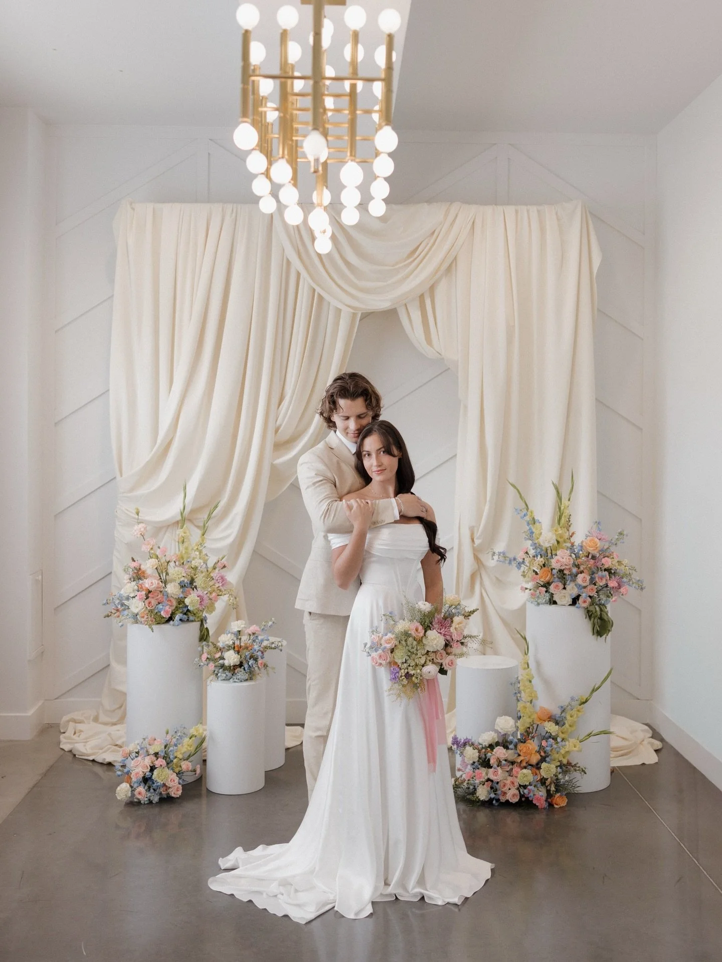 Another sneak peek album has landed in our hands🤩

And this is just the start! We haven&rsquo;t even seen it all. I love when creators get to be creative. 

I feel like that is a core experience of life. CREATING 🤍

Venue/Host: @foundryweddings
Pla