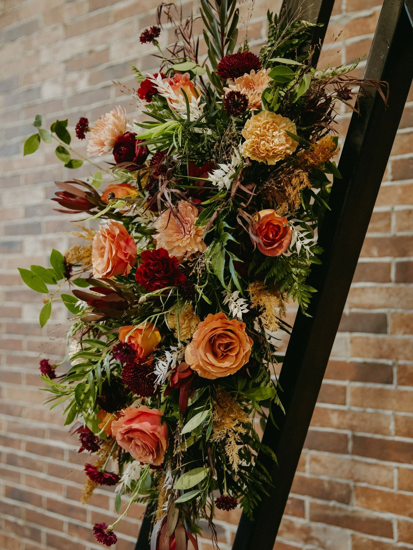 ✨How much can I expect to spend on wedding flowers?✨

So many couples will be shocked about how much their wedding flowers cost. I am here to tell you up front so you know what to expect.

Friendly reminder that flowers are an investment without doin