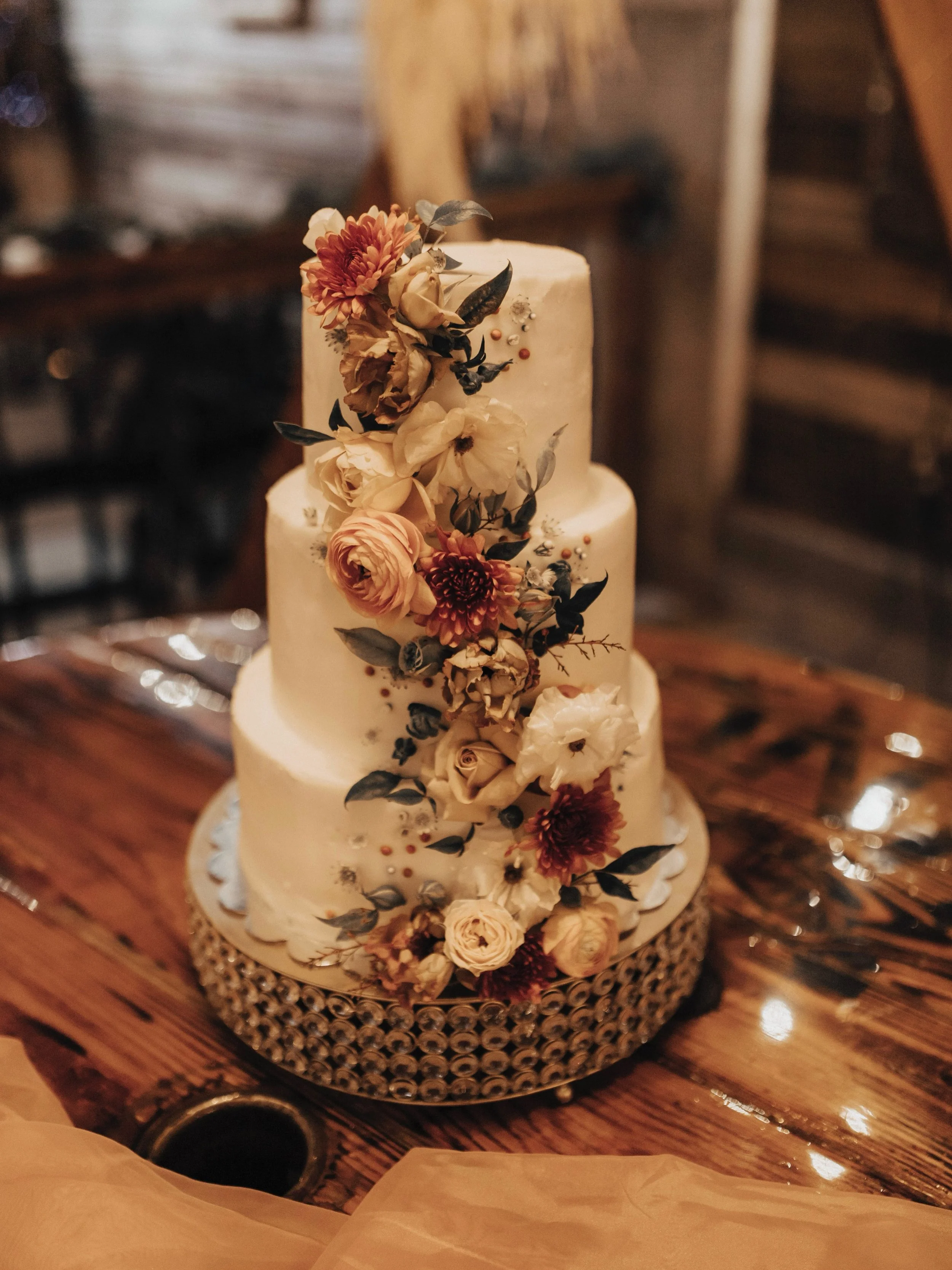 Fall wedding colors only this week 🥰

&bull;&bull;&bull;&bull;&bull;&bull;

Ready to grow your floral business?

I&rsquo;m teaching you exactly how to attract your dream clients, book them with confidence, and create the kind of work that gives you 