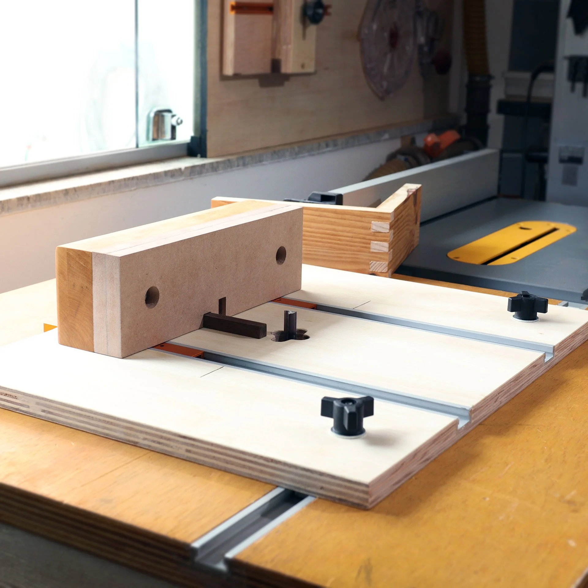 INST03---Router-Table-Box-Joint-Jig.jpg