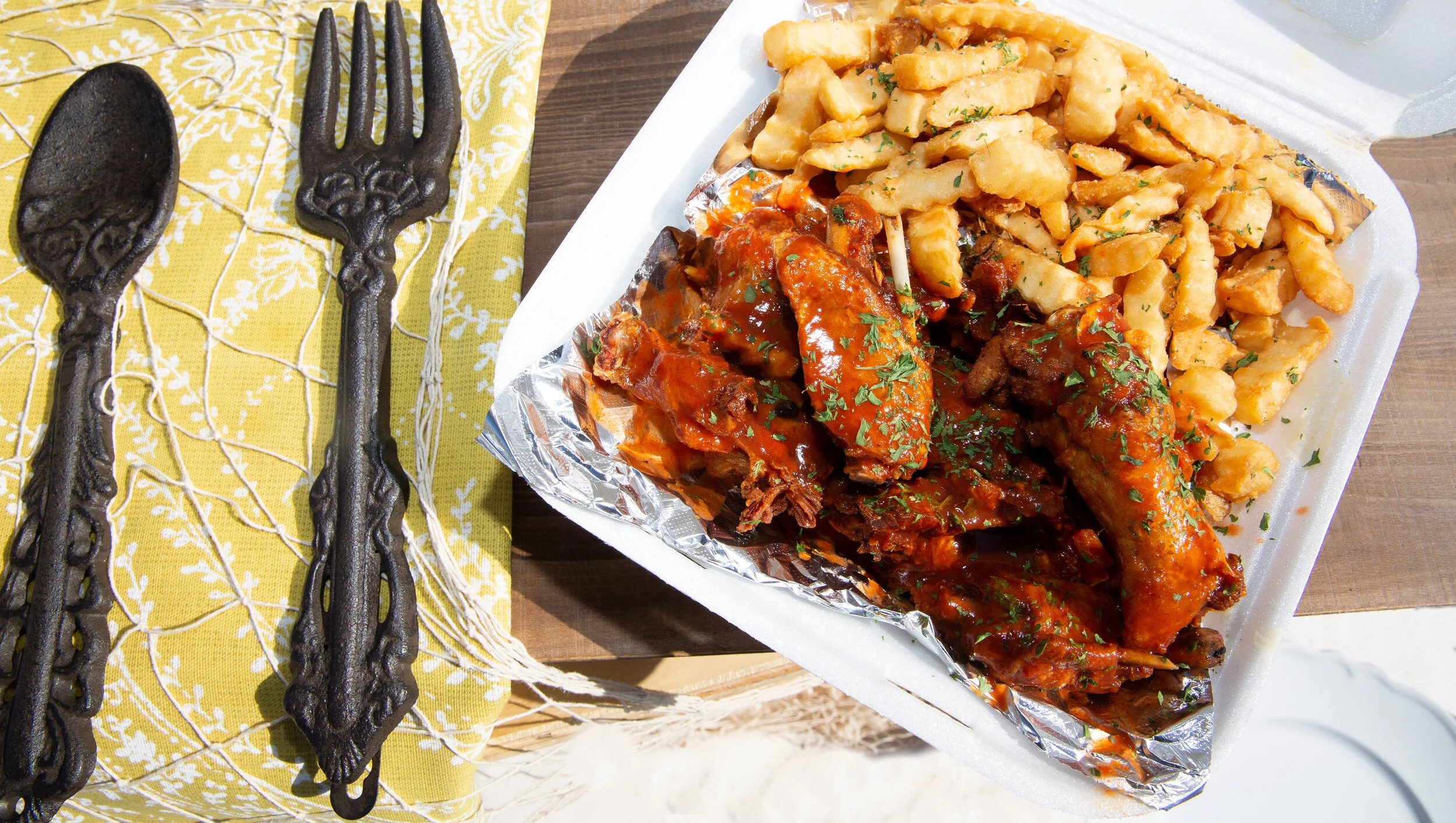 WINGS & FRIES