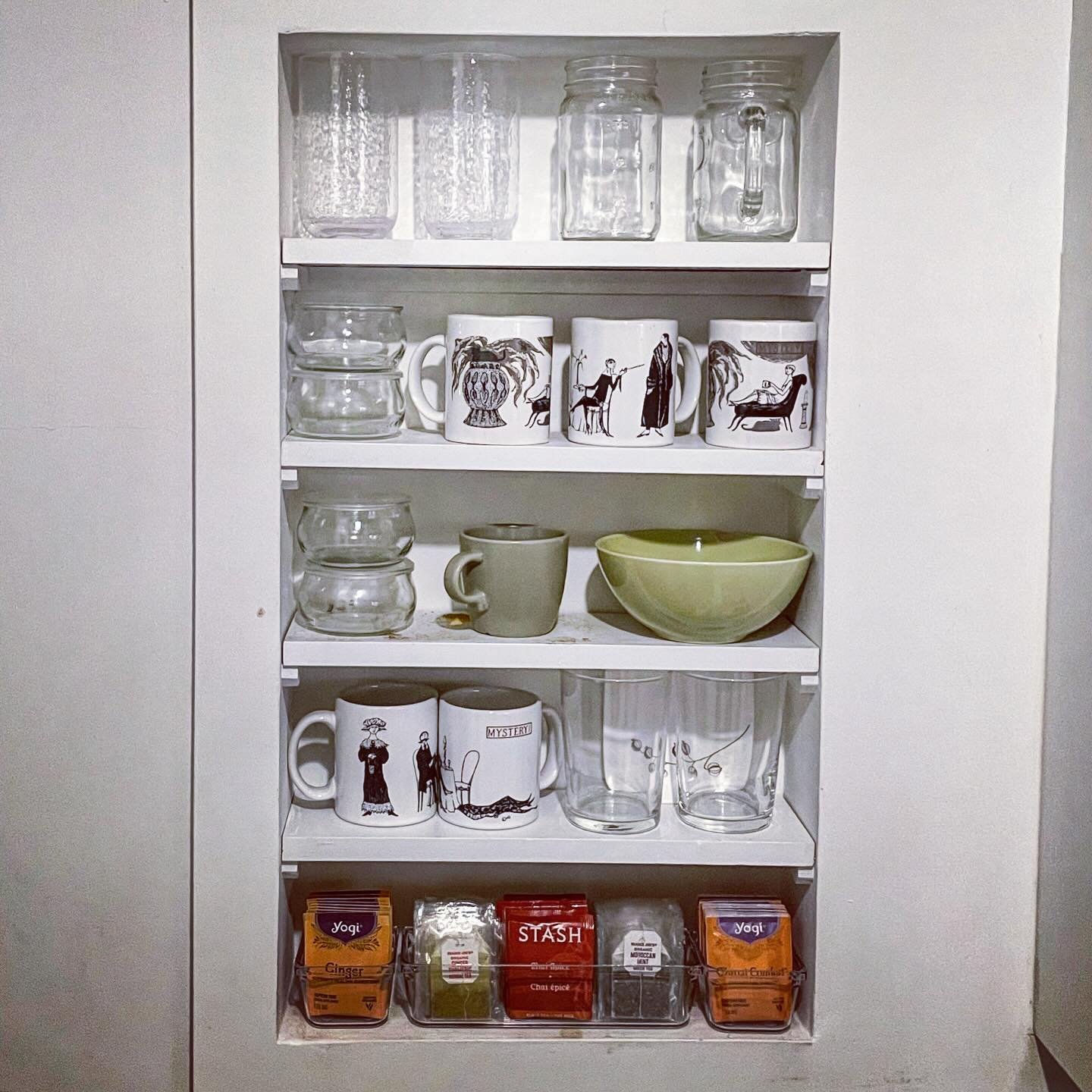 I love these #mysterymugs so much! Was keeping a lot of random stuff here but refocused on the things I love seeing every day. This makes me so happy! #tidyingup #kitchendecor #organization #organized