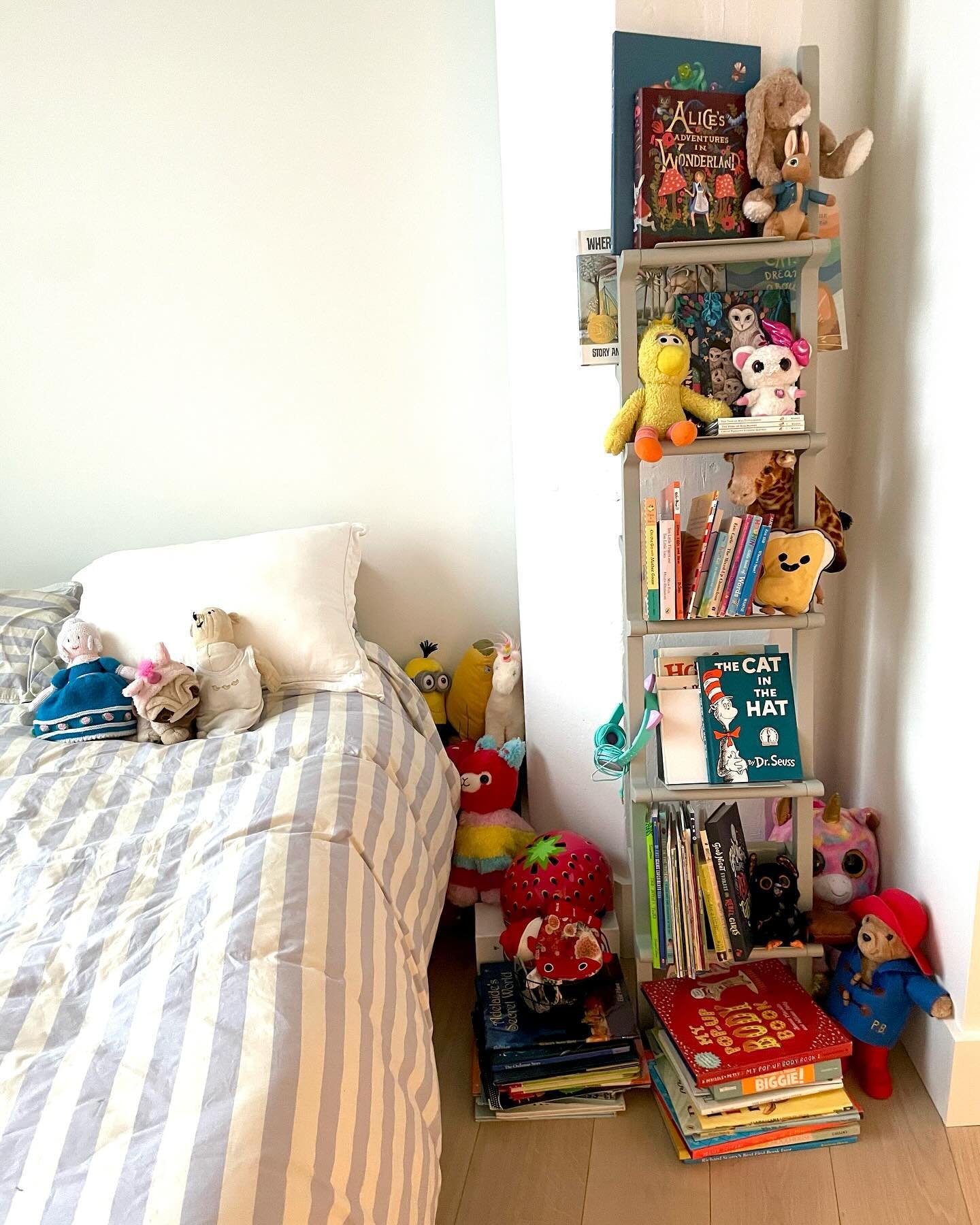 I love kids’ rooms! After/before unpacking into a new apartment. Still need more bins and shelves but a great start! #kidsroom #organization #tidyingup #organized #socute