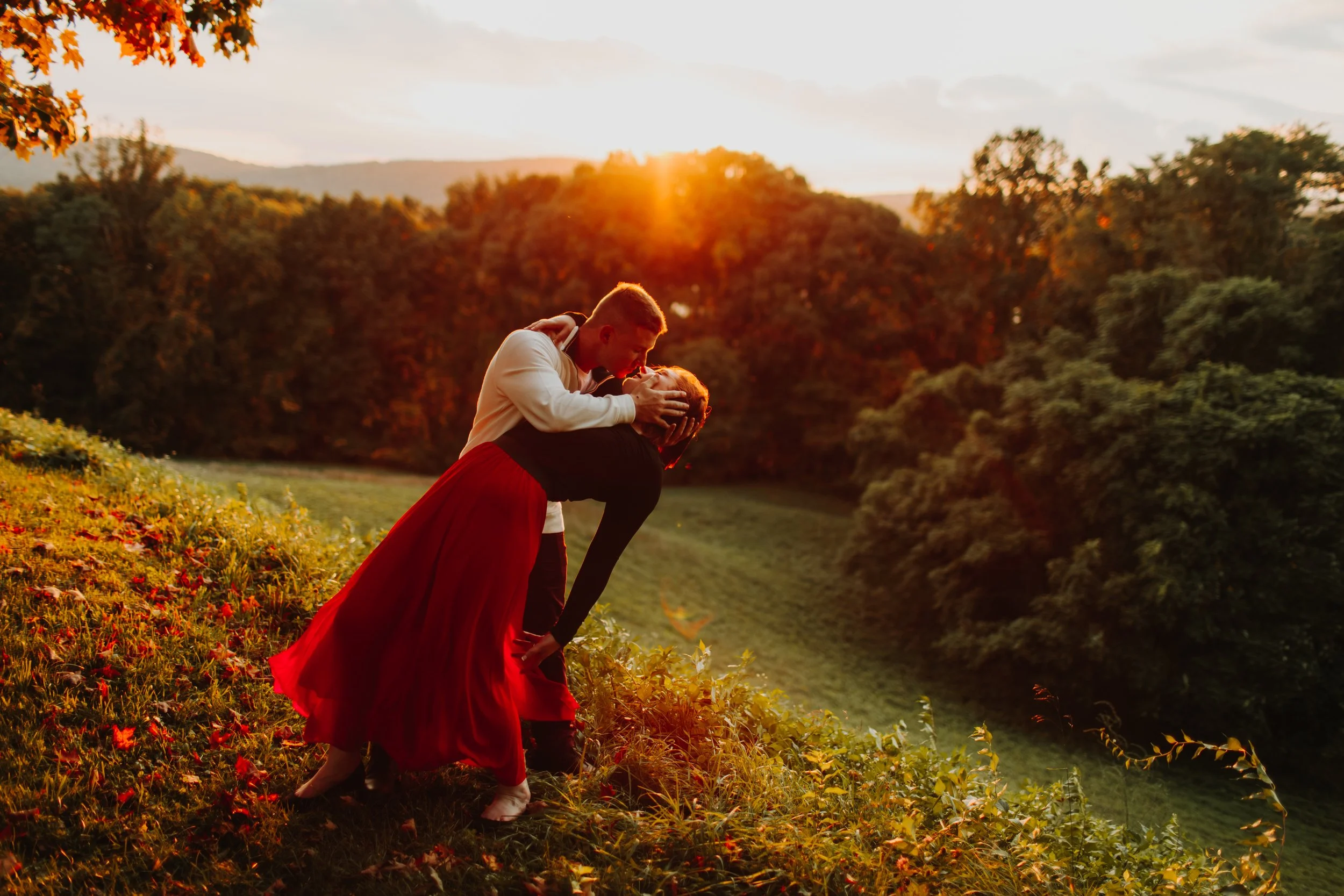 romantic dramatic photograph of engagement couple at Vanderbilt Mansion