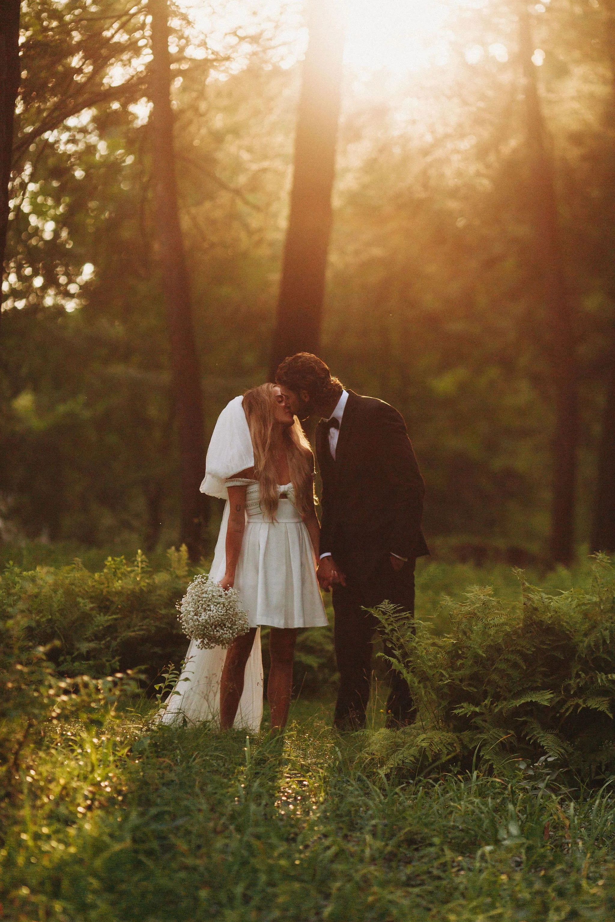 couple kissing during golden hour during their hudson valley elopement