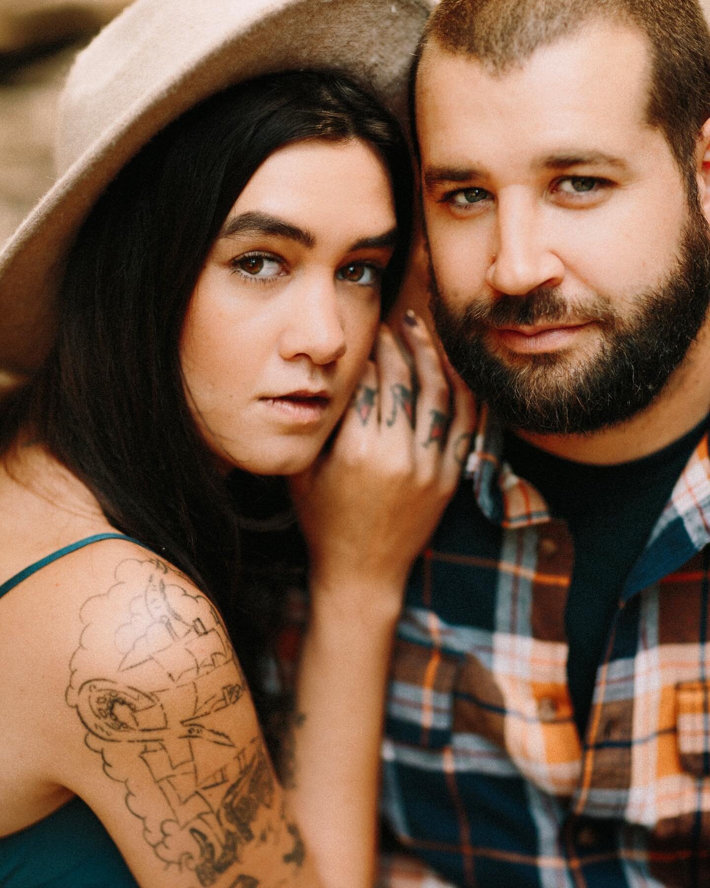 Let's make summer 2022 the summer of ENGAGEMENT SHOOTS.  Or, if you're already married like these two were, the summer of LOVE shoots...because why the hell not?⁠
@greaseflower + her hubby and all their magic in the Catskill Mountains.⁠