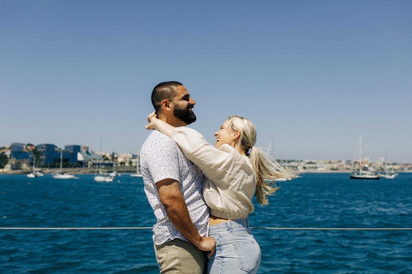Super casual, these two and all their magic, the day before their wedding, in Cascais, Portugal.⁠
Helloooooo blue water.⁠
⁠
The past two weeks have been insane, between shooting an engagement, 3 weddings, and various other projects, two continents, j