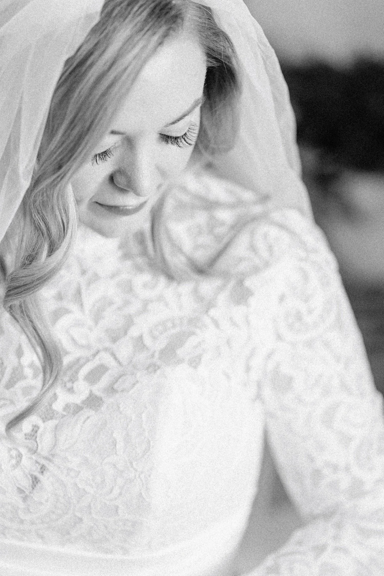classic black and white photograph of bride at the ashford estate
