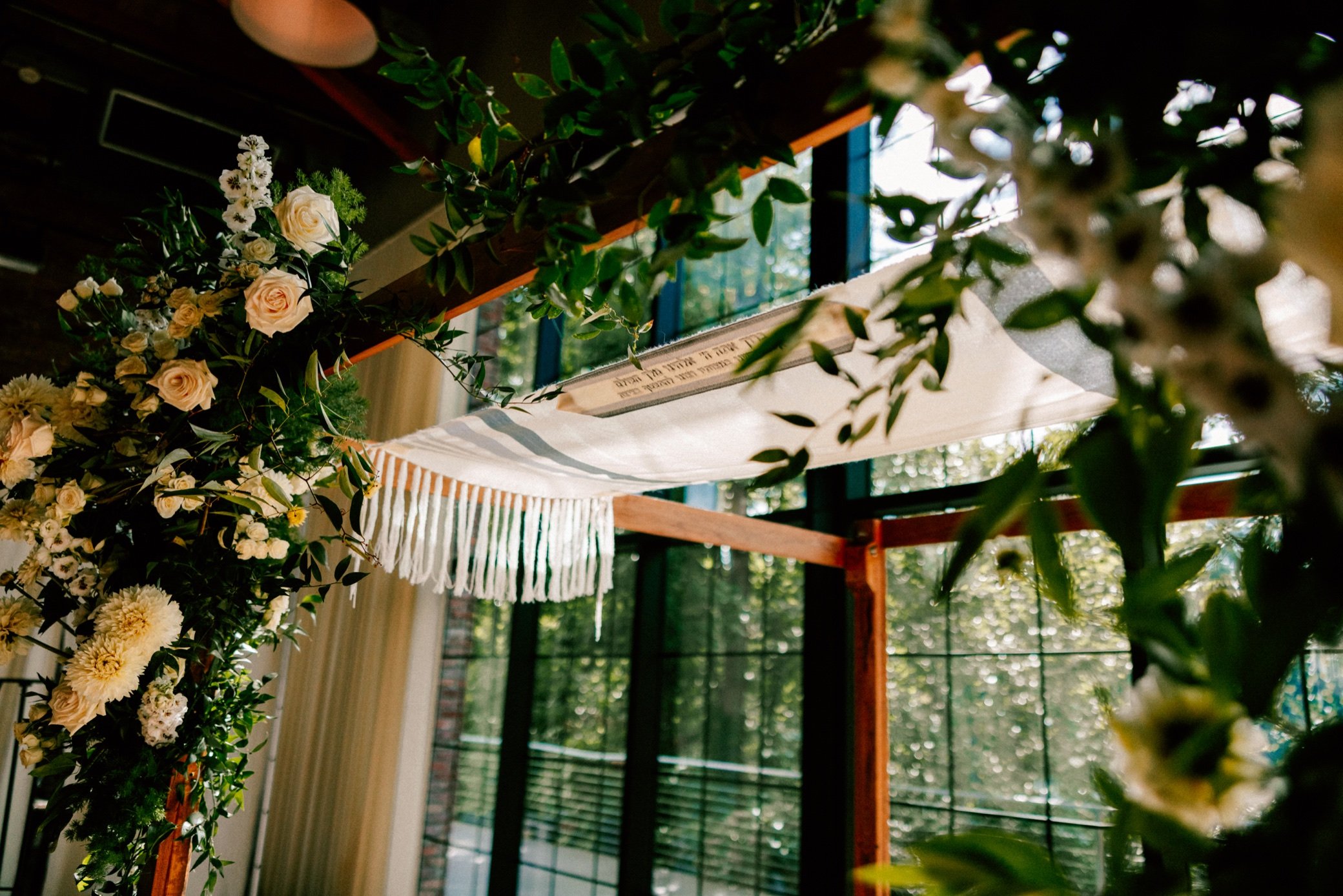 jewish wedding ceremony at the roundhouse