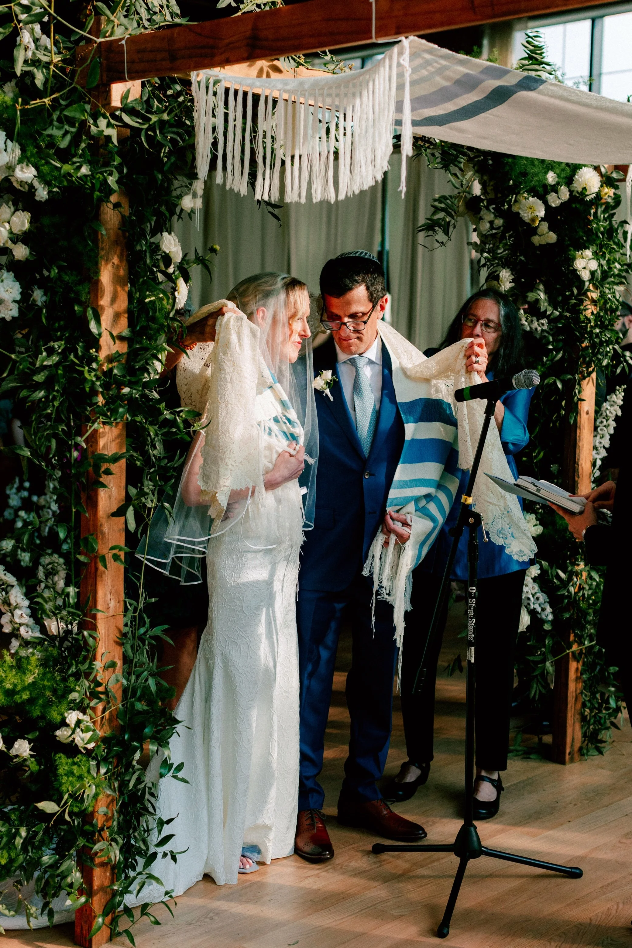 jewish wedding ceremony at the roundhouse