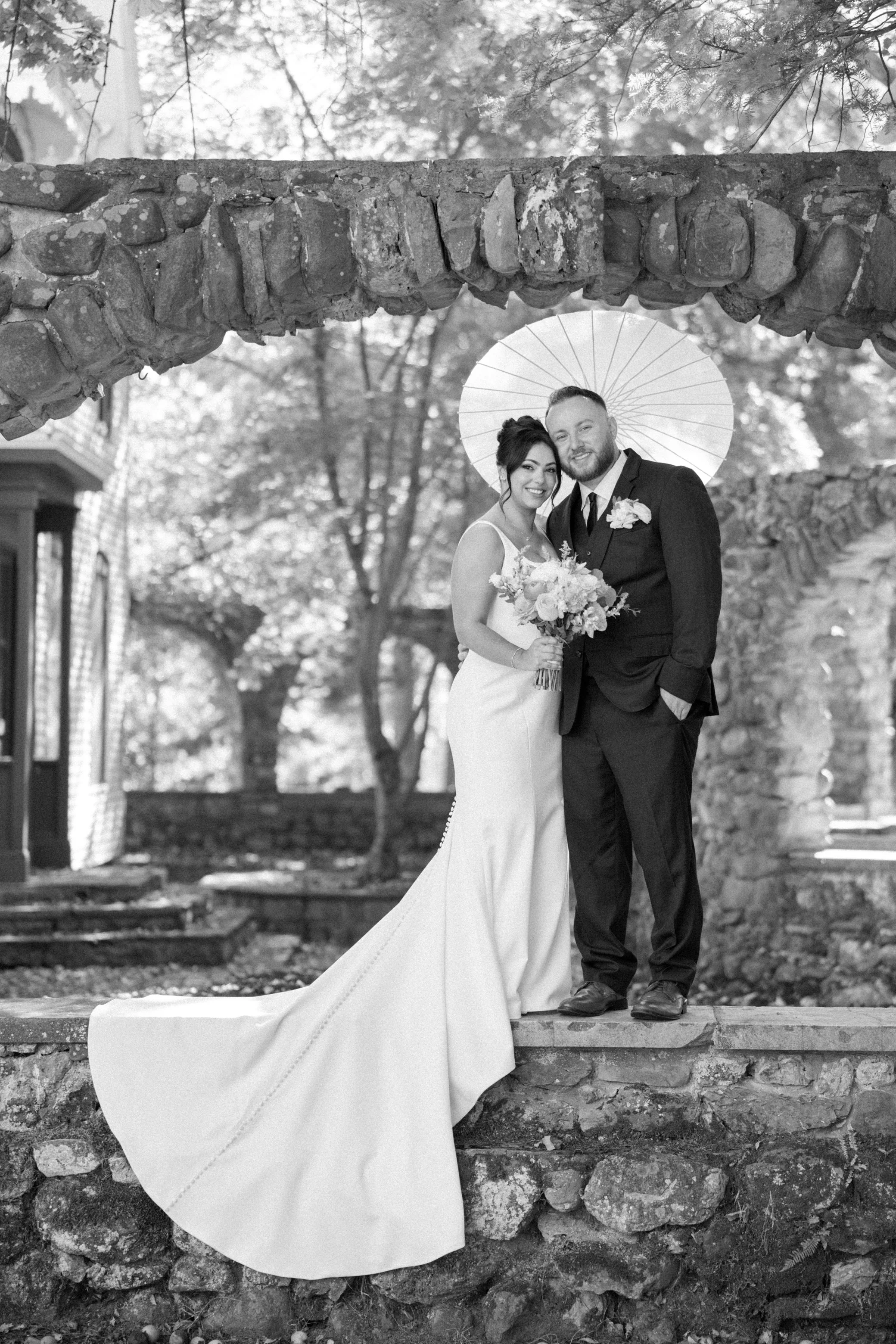  wedding couple at brotherhood winery 