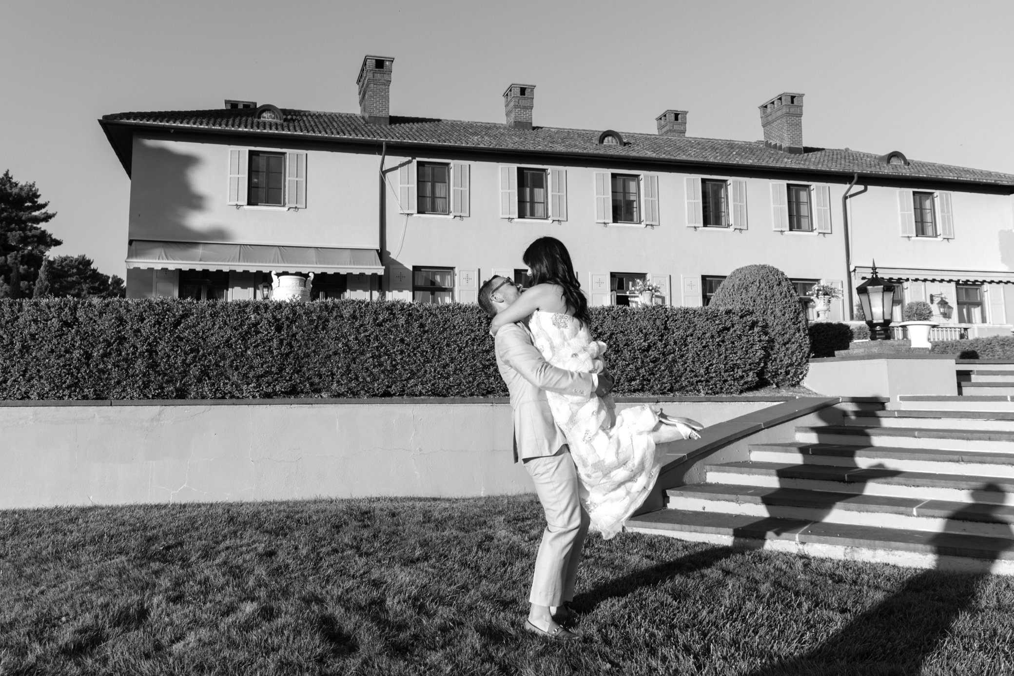  romantic photographs of wedding couple at glenmere mansion 