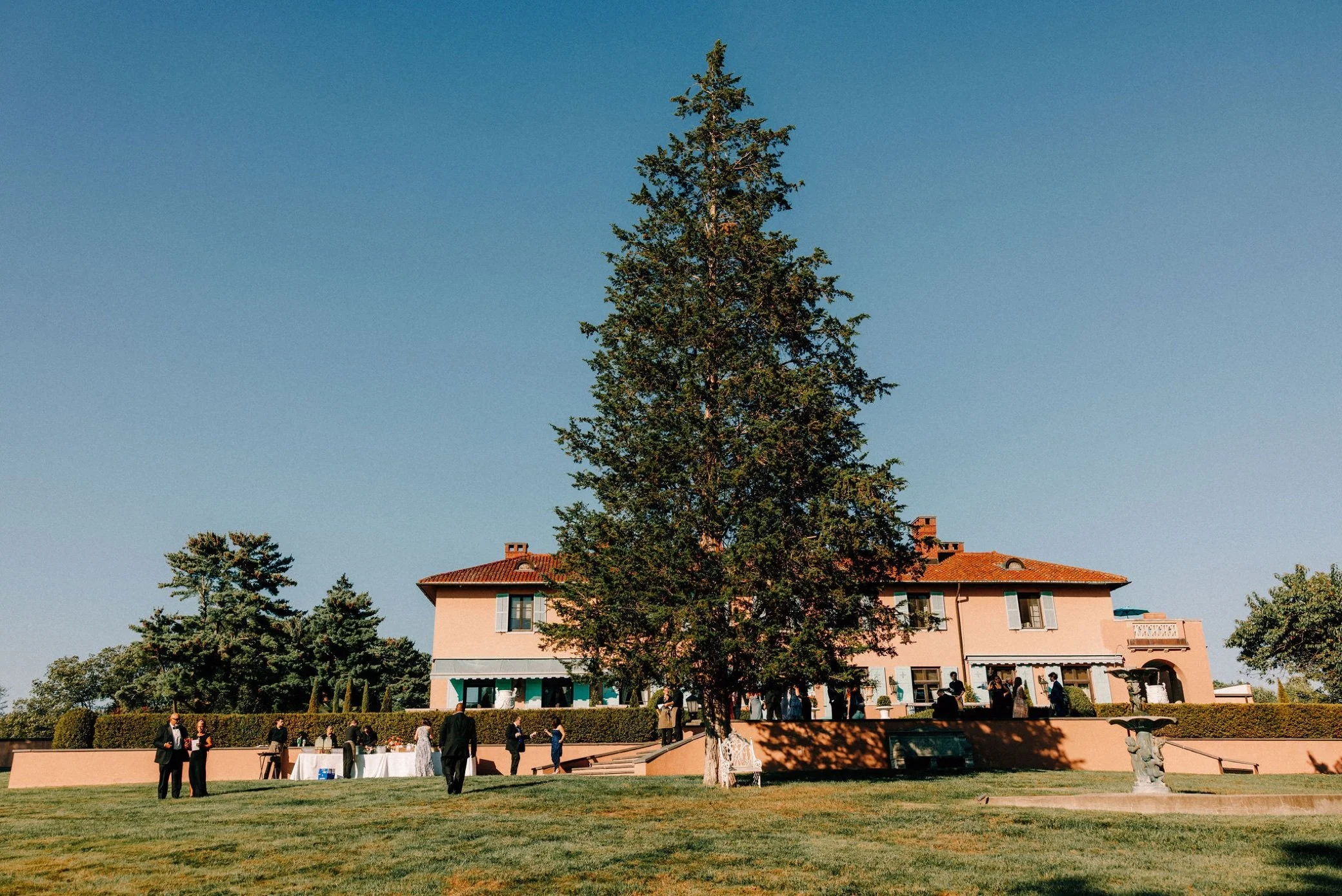  glenmere mansion wedding guests arrive for outdoor ceremony 