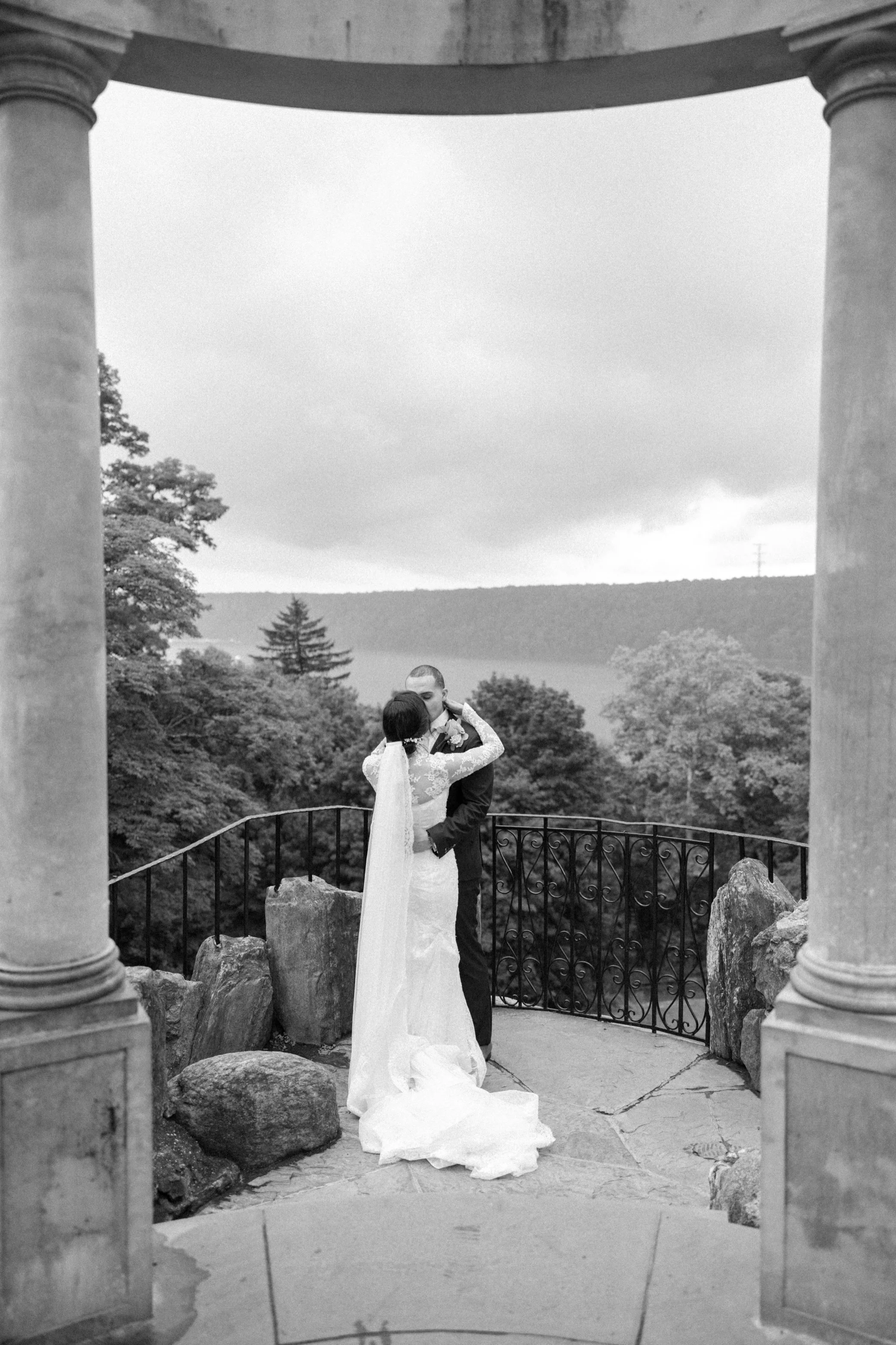  hudson valley elopement photographed by documentary photographer caitlinn mahar-daniels 