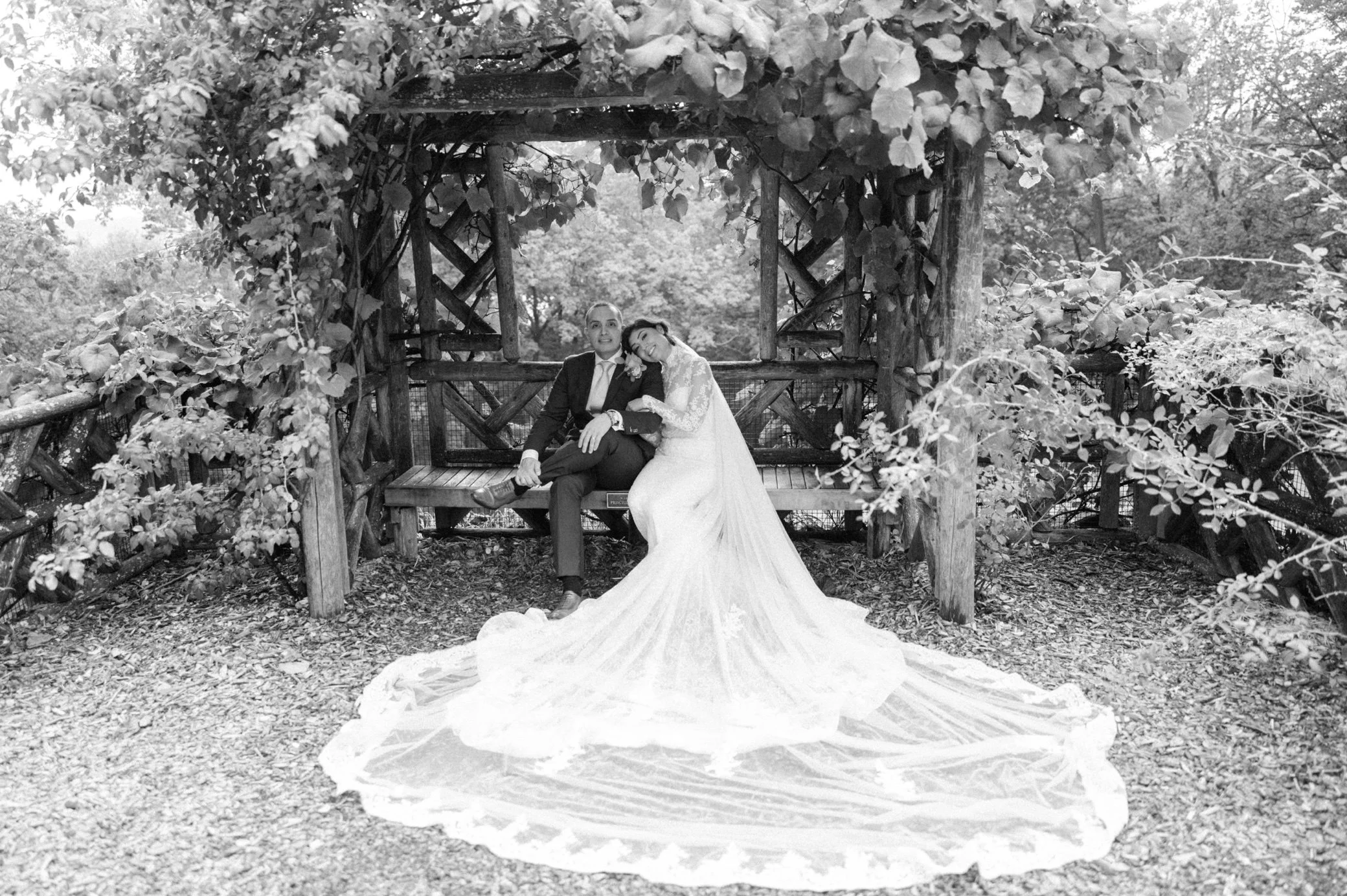  elopement couple photographs at untermyer gardens 