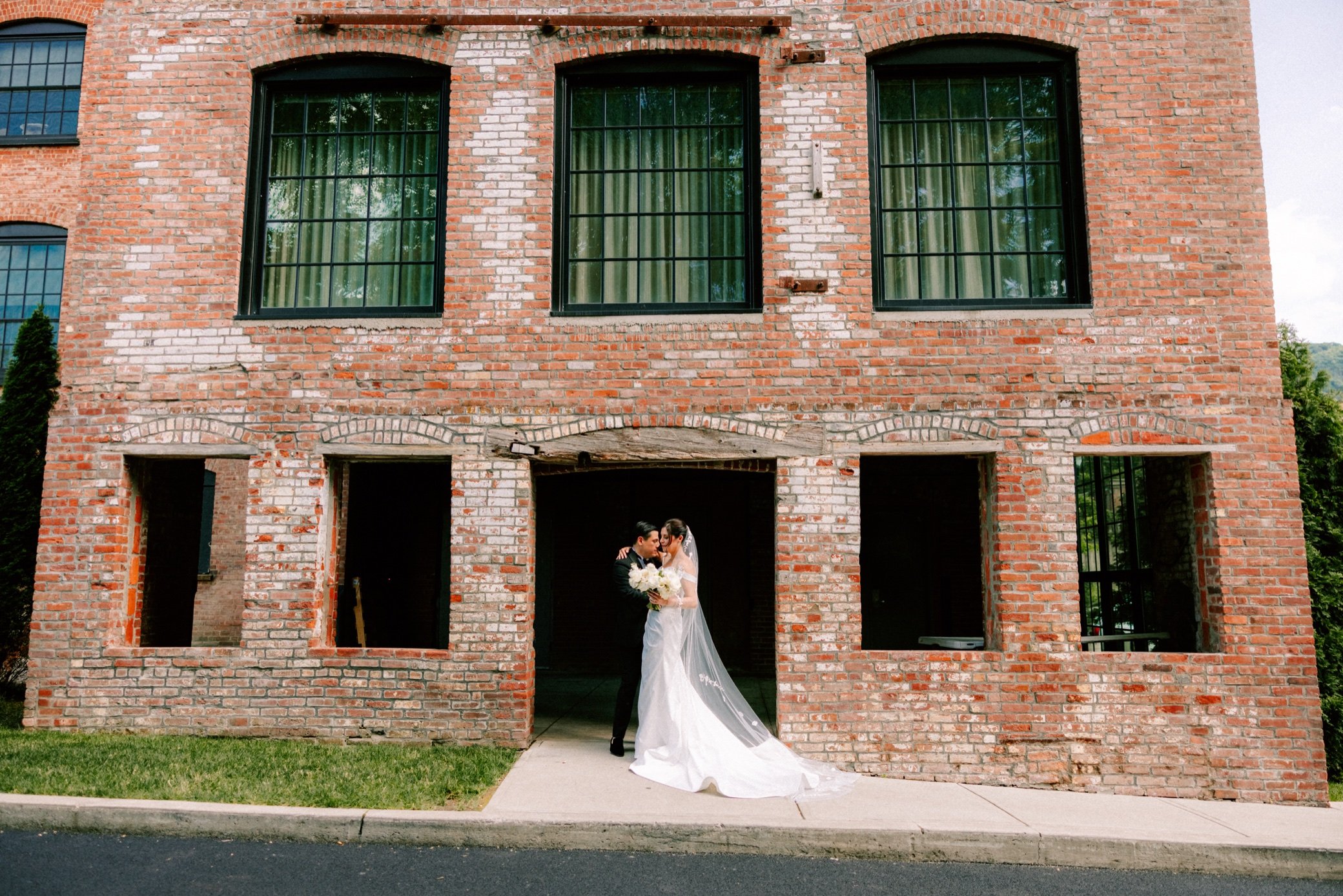  the roundhouse wedding photo industrial aesthetic beacon ny 