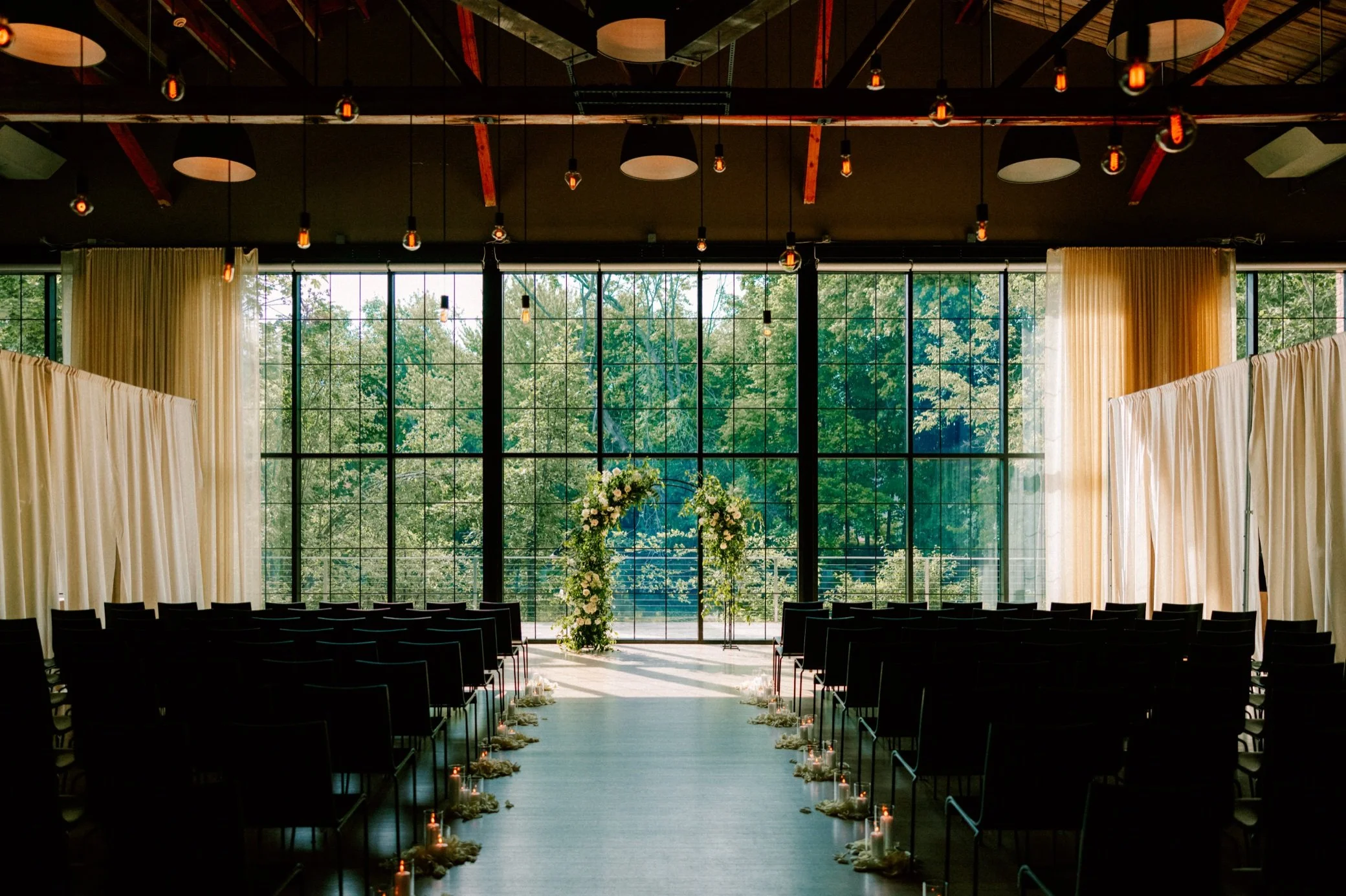 the roundhouse indoor wedding ceremony flowers by kraft and co 