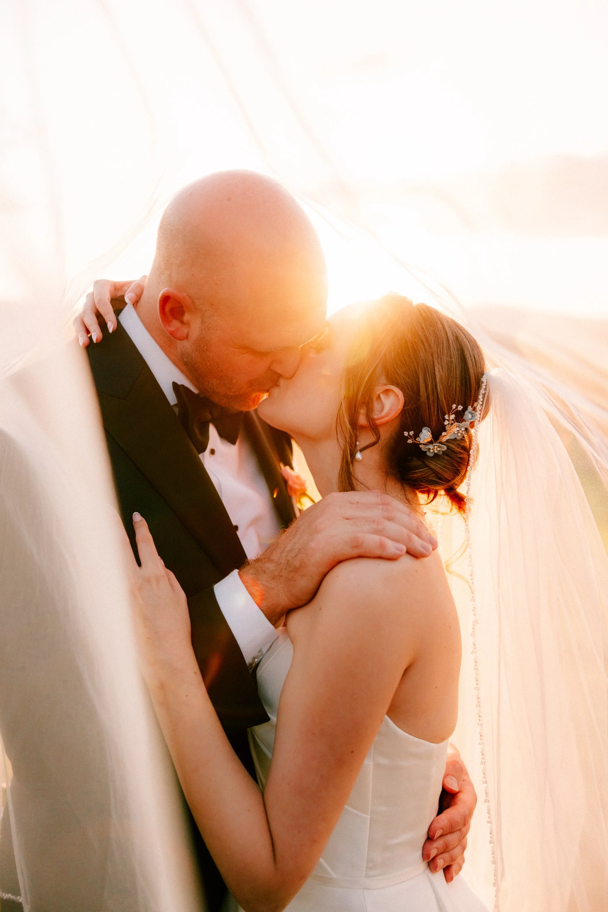 the garrison wedding bride and groom kissing at golden hour
