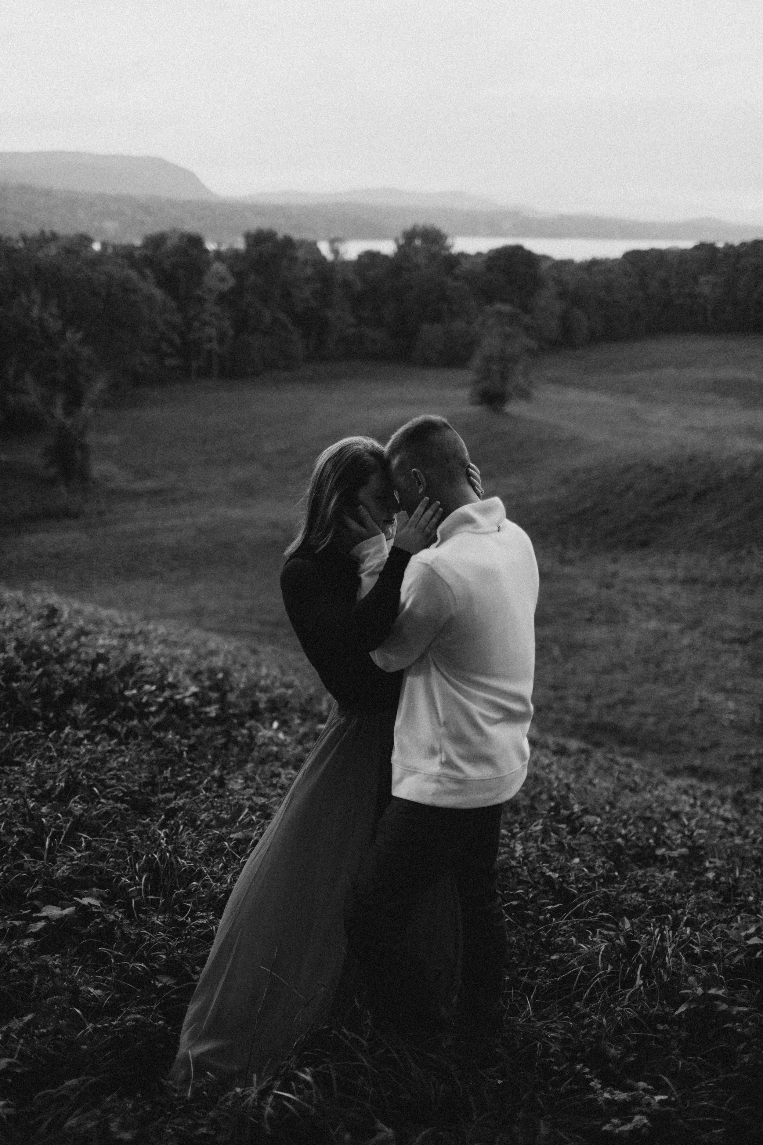 black and white photo of engaged couple at Vanderbilt Mansion