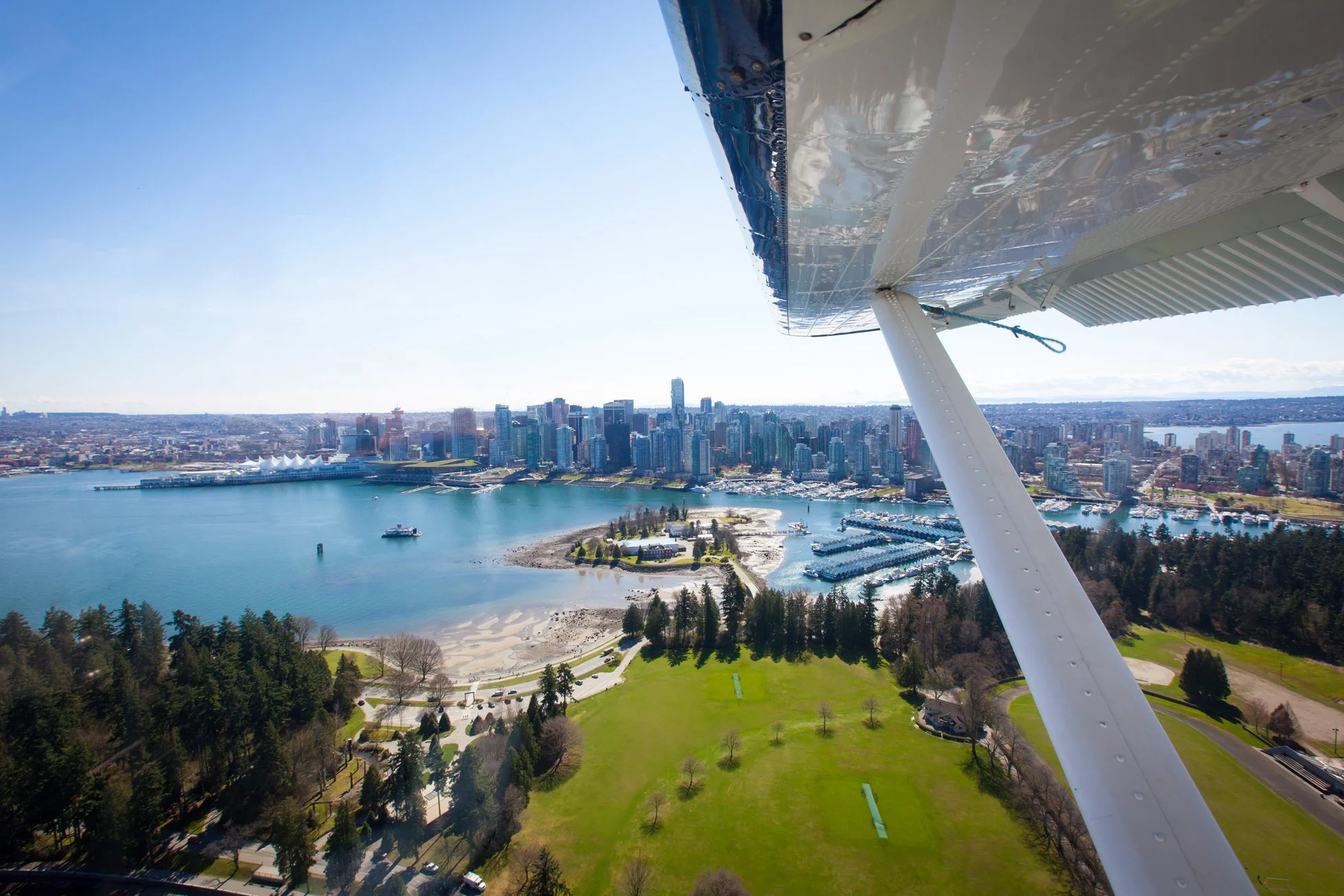 Seaplane over Coal Harbour.jpg
