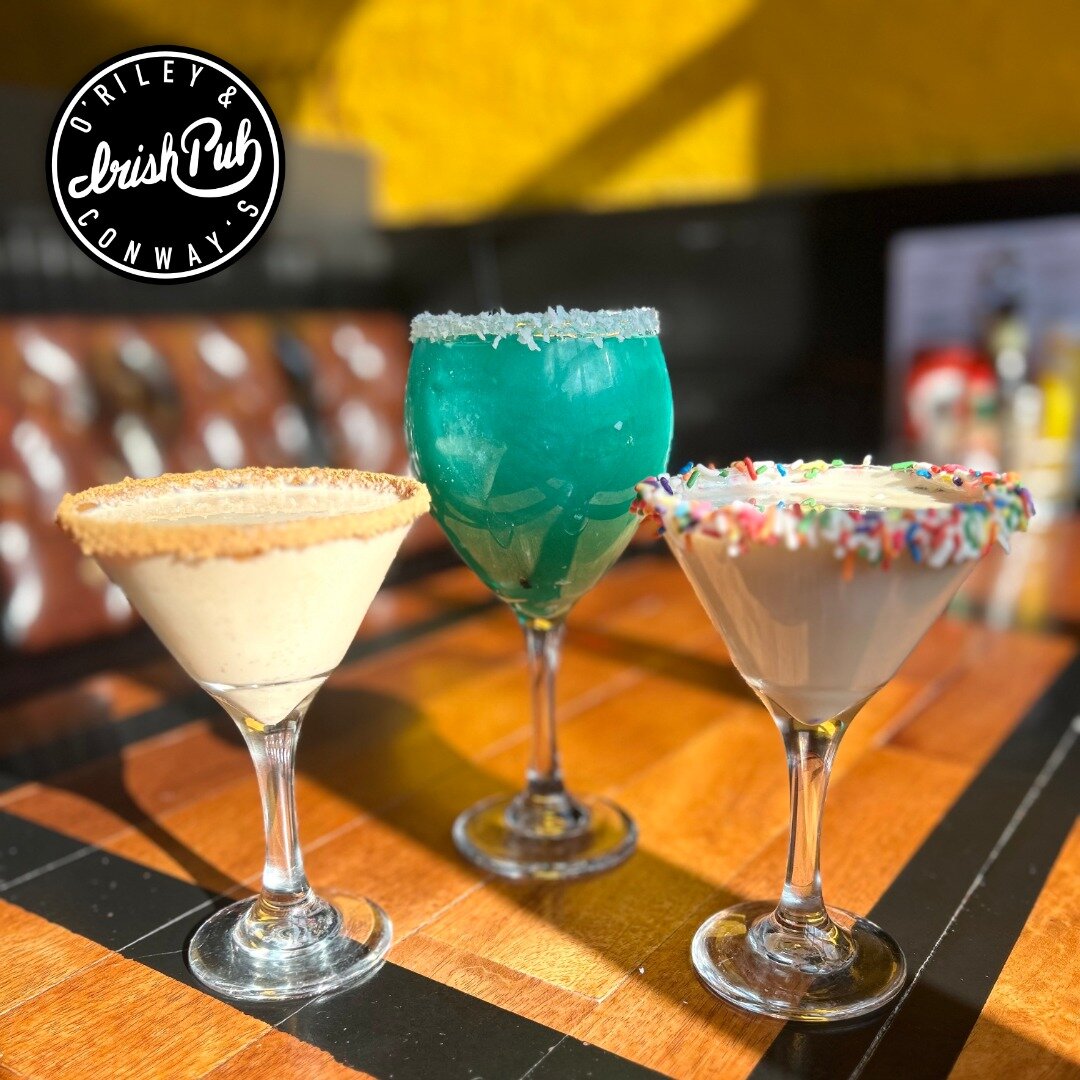 New winter cocktails? Yup!🎄
Come check out some of the new treats.

Here's a sneak peek from left to right. 
Gingerbread Martini - Yes GINGERBREAD Martini!
Jack Frost Cocktail - Subject to melting*⛄️
Sugar Cookie Martini - I mean, cmon! 

Stop in fo