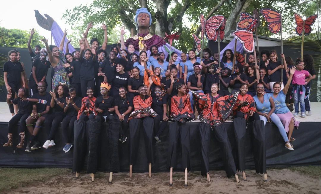 The Butterfly Extravaganza was a spectacular performance created by the Mariposa girls in partnership with Blackspace and Paperhand Puppet Intervention. With support from the US Embassy in the Dominican Republic, the guest artists worked intensely wi