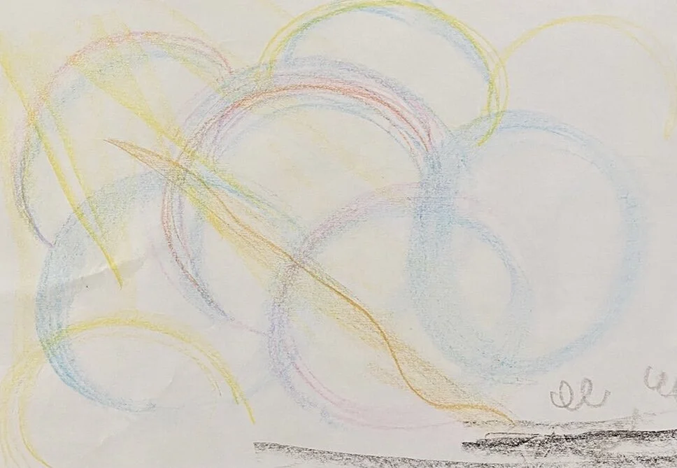 Nさんが描いてくれた音の絵。これを観て、どんな音が聴こえてきますか?どんな光が観えますか?気温は?匂いは?この絵を描くまでにも色々なエクササイズがあるので、上手下手、に囚われる感覚がまったくなく、スイスイ絵が描けしてしまいます。そんな感覚、体験してみたくないですか?